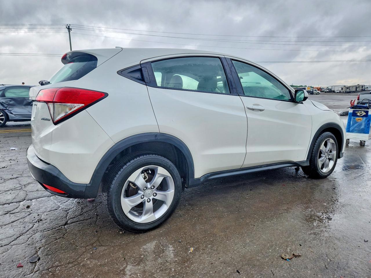 2022 Honda Hr-v Lx White vin: 3CZRU6H38NM725745