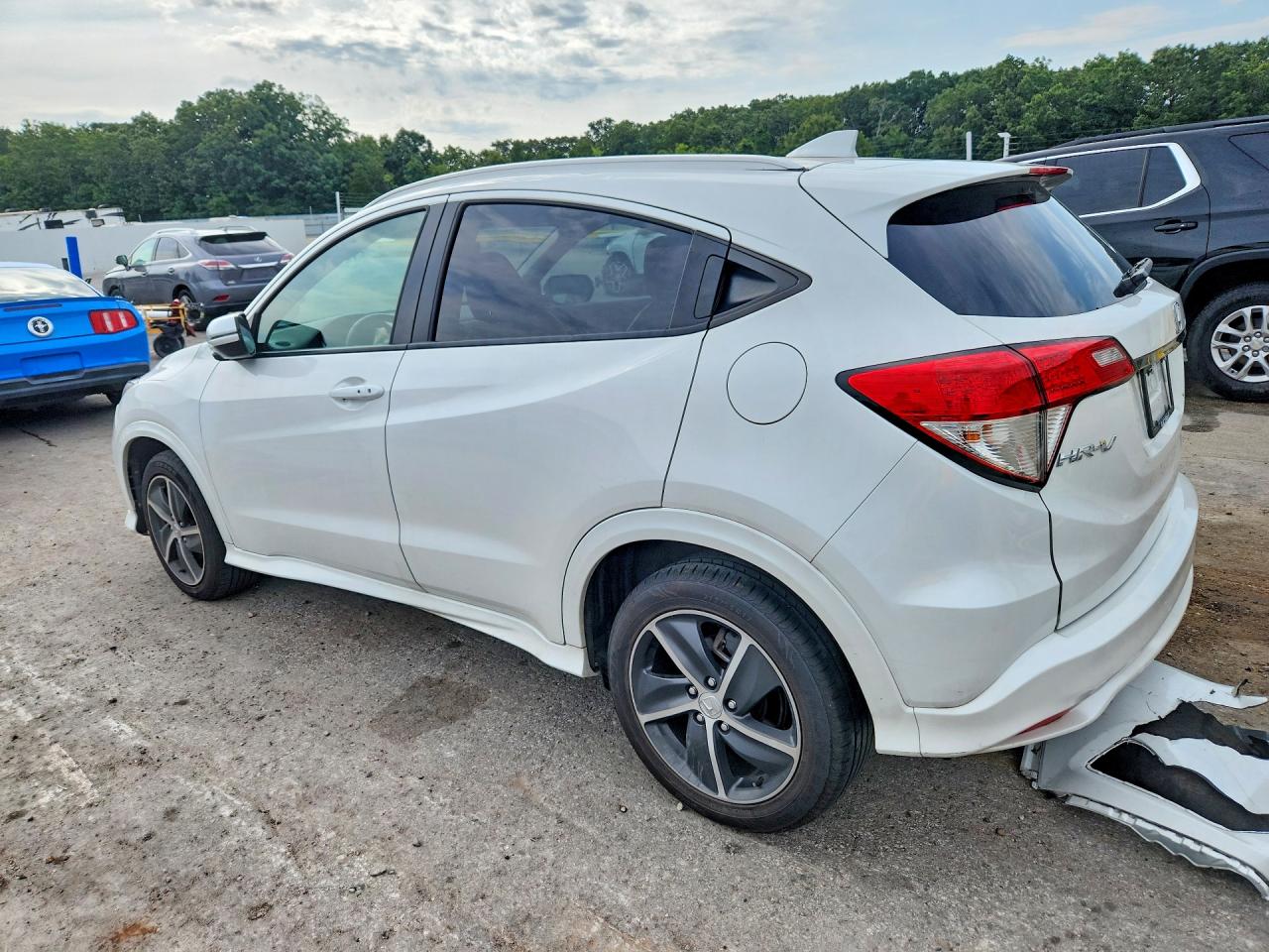 2019 Honda Hr-v Touring White vin: 3CZRU6H99KM712230