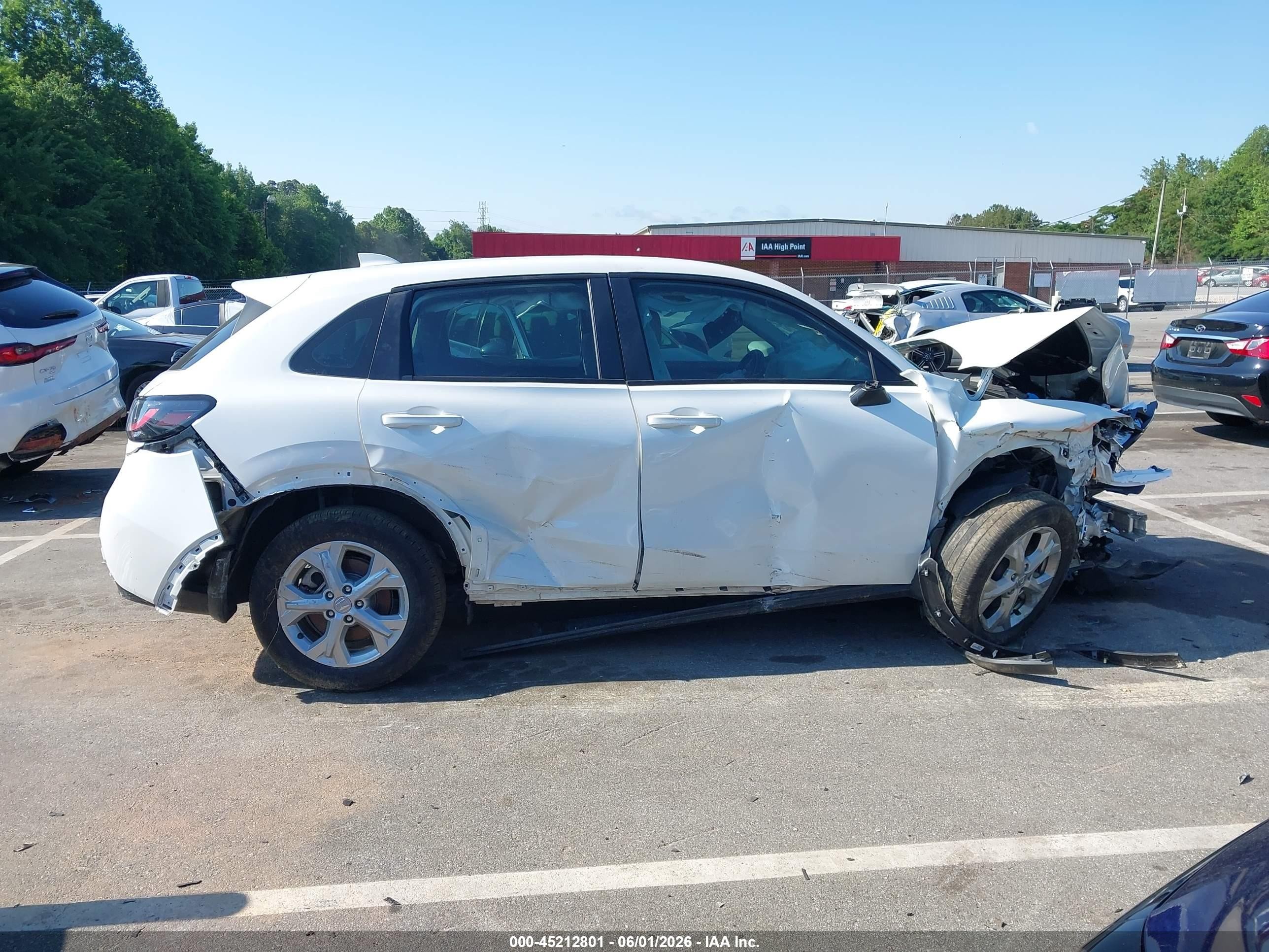 2025 Honda Hr-v 2wd Lx White vin: 3CZRZ1H32SM759289