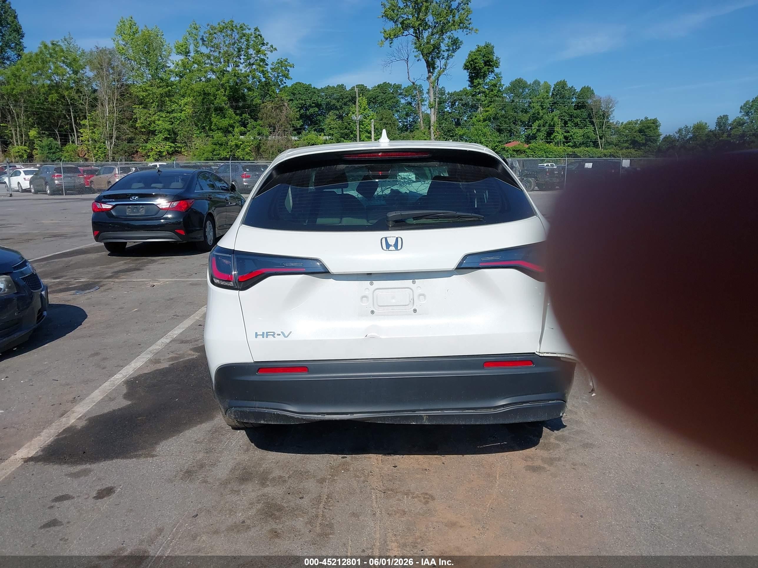 2025 Honda Hr-v 2wd Lx White vin: 3CZRZ1H32SM759289
