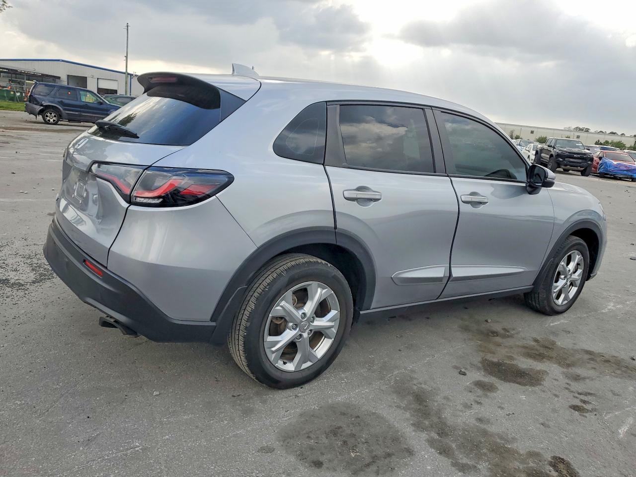 2023 Honda Hr-v Lx Silver vin: 3CZRZ1H38PM743461