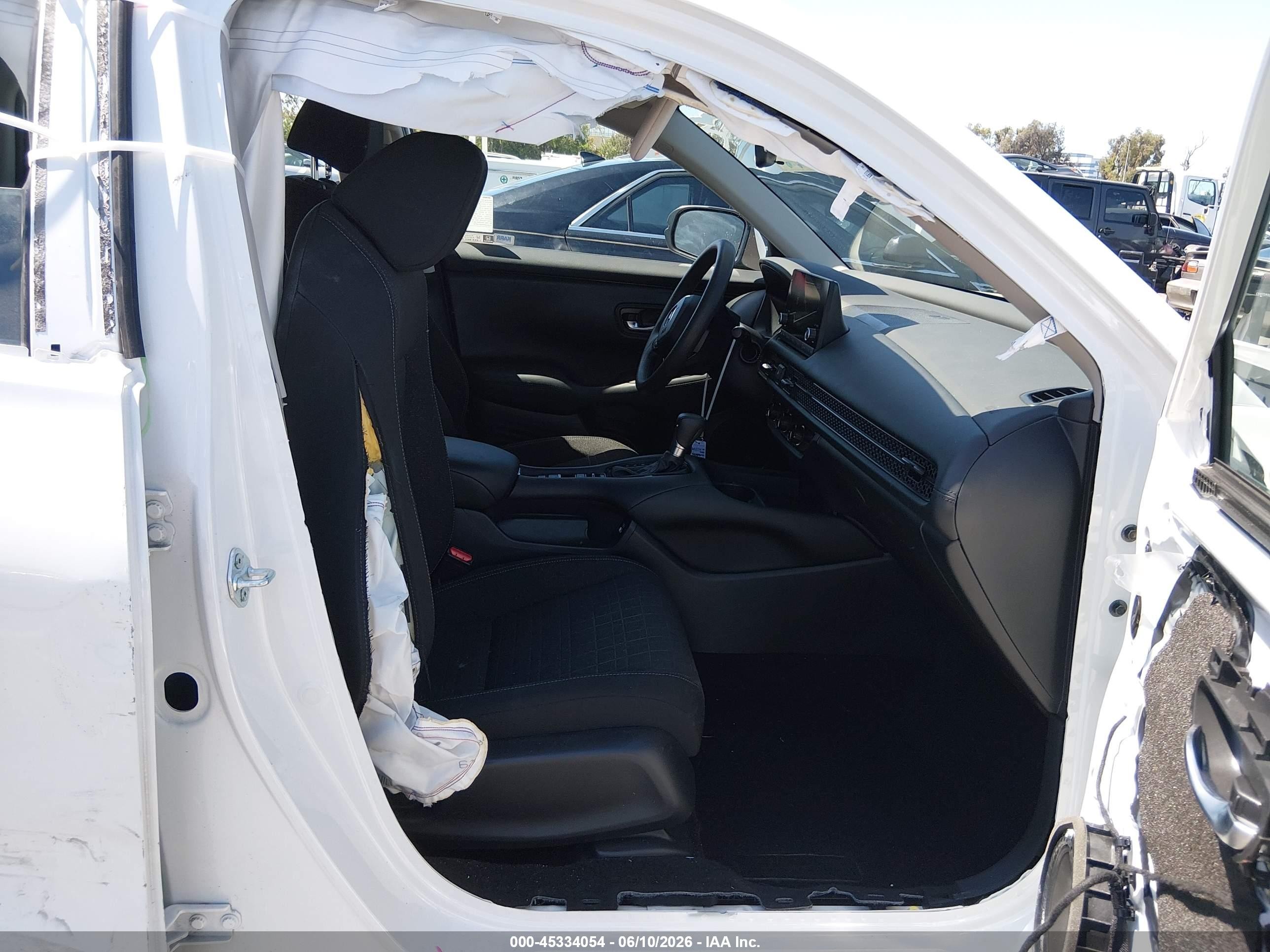 2023 Honda Hr-v 2wd Lx White vin: 3CZRZ1H39PM714681