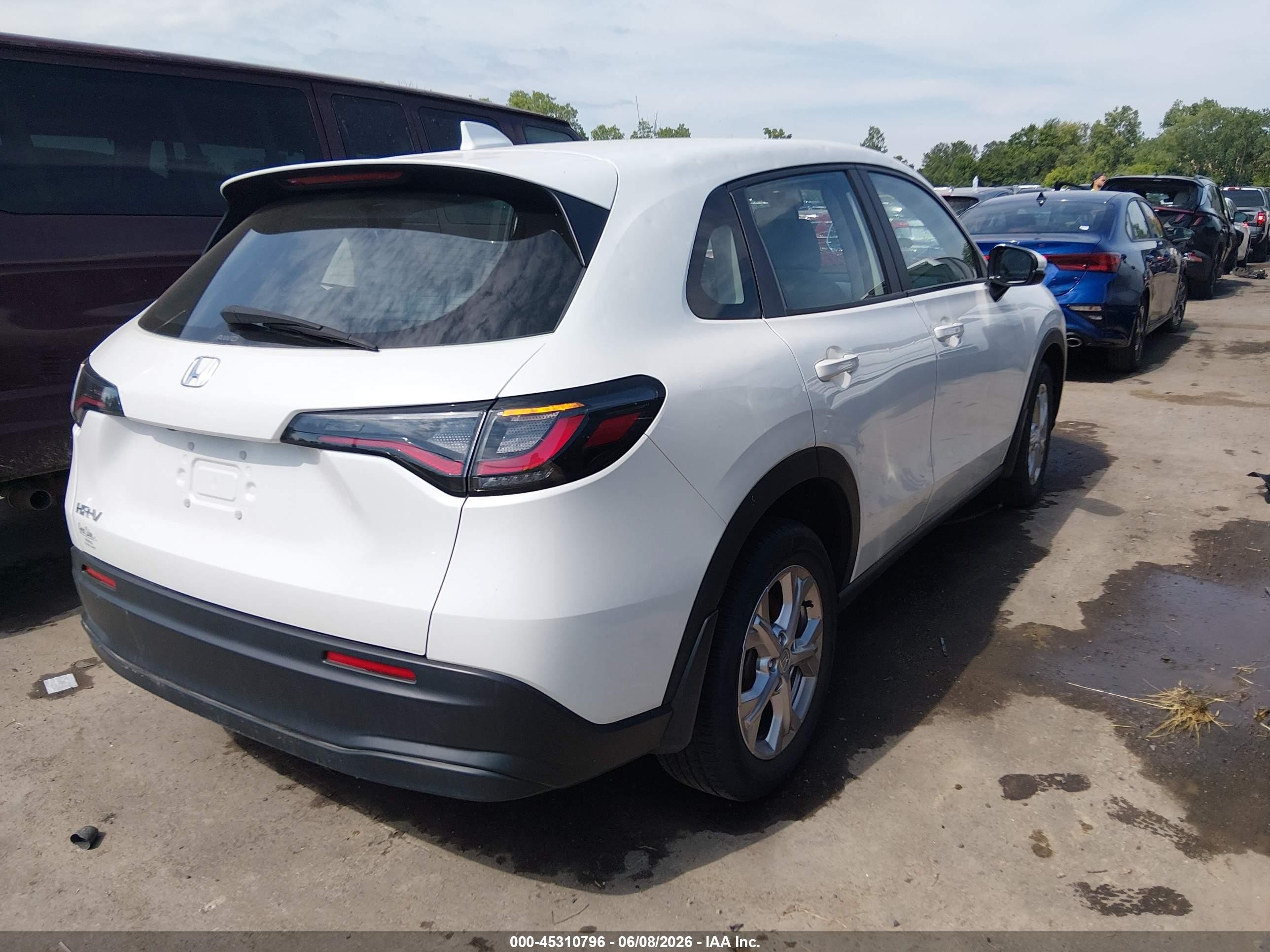 2023 Honda Hr-v Awd Lx White vin: 3CZRZ2H3XPM717451