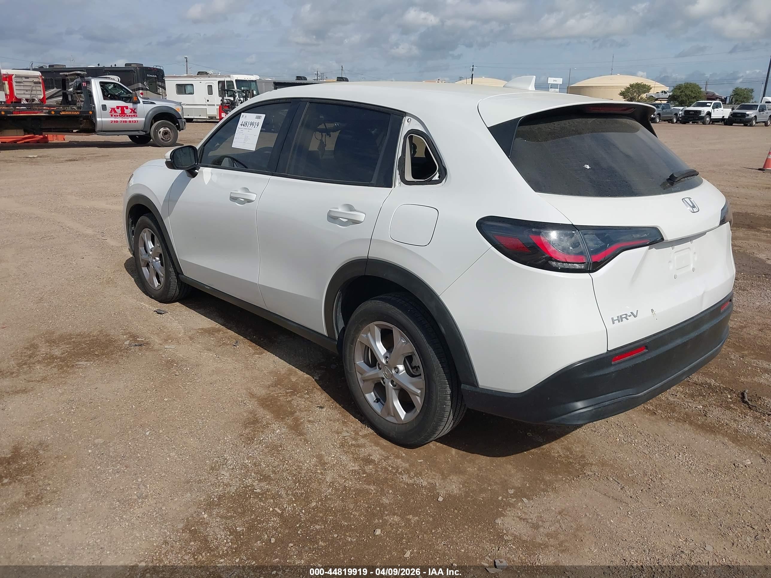 2024 Honda Hr-v Awd Lx White vin: 3CZRZ2H3XRM715931