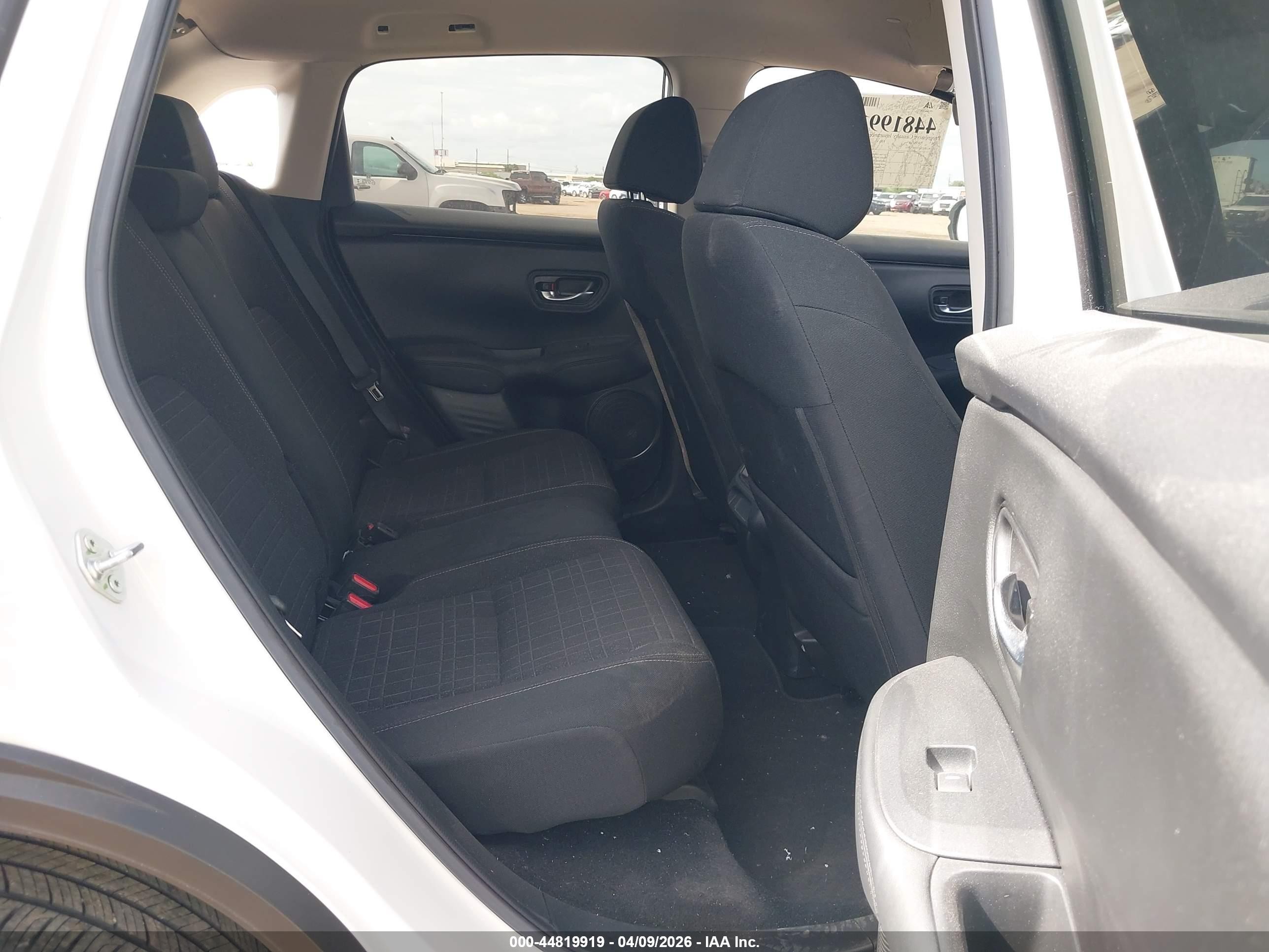 2024 Honda Hr-v Awd Lx White vin: 3CZRZ2H3XRM715931