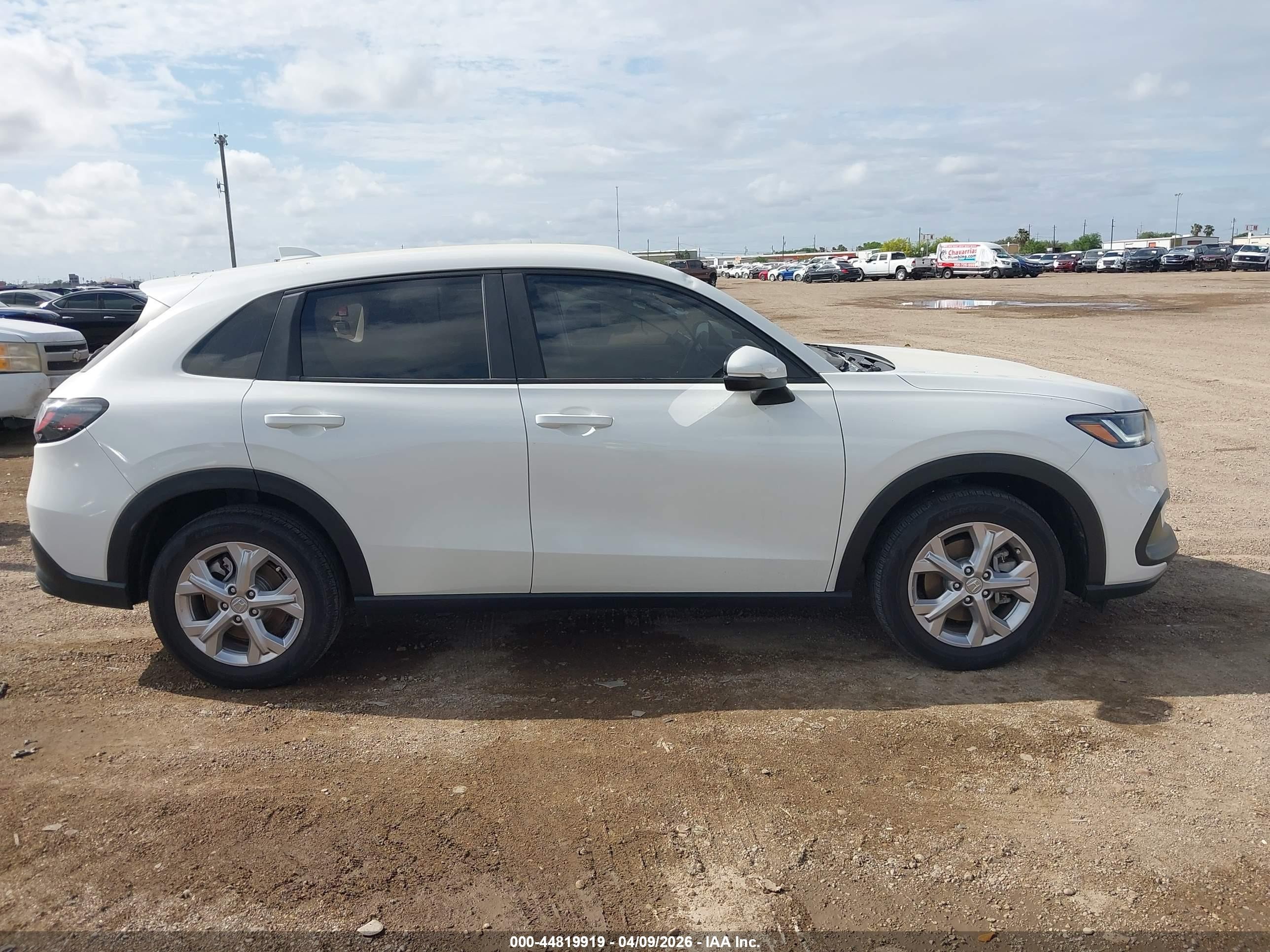 2024 Honda Hr-v Awd Lx White vin: 3CZRZ2H3XRM715931