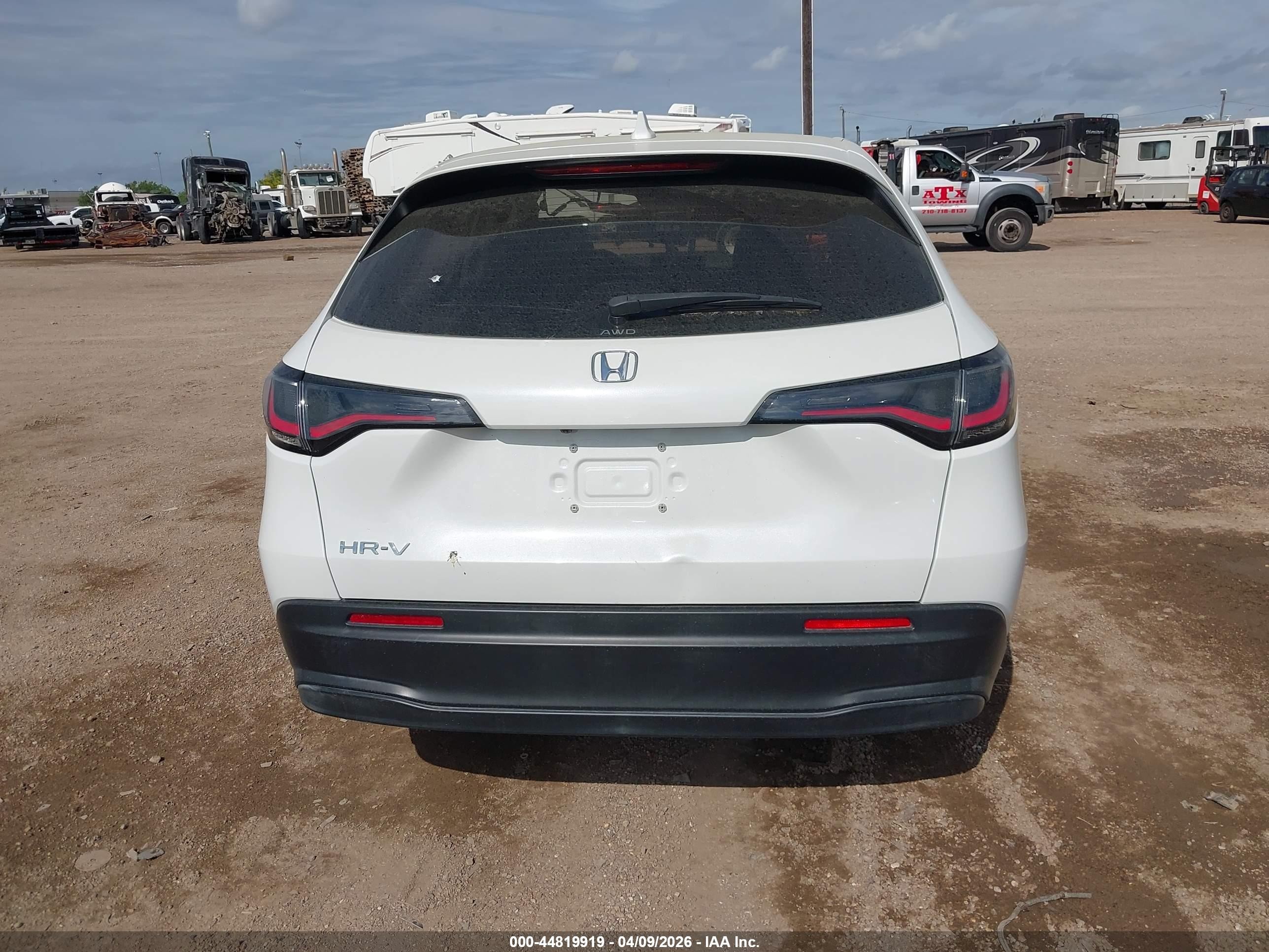 2024 Honda Hr-v Awd Lx White vin: 3CZRZ2H3XRM715931