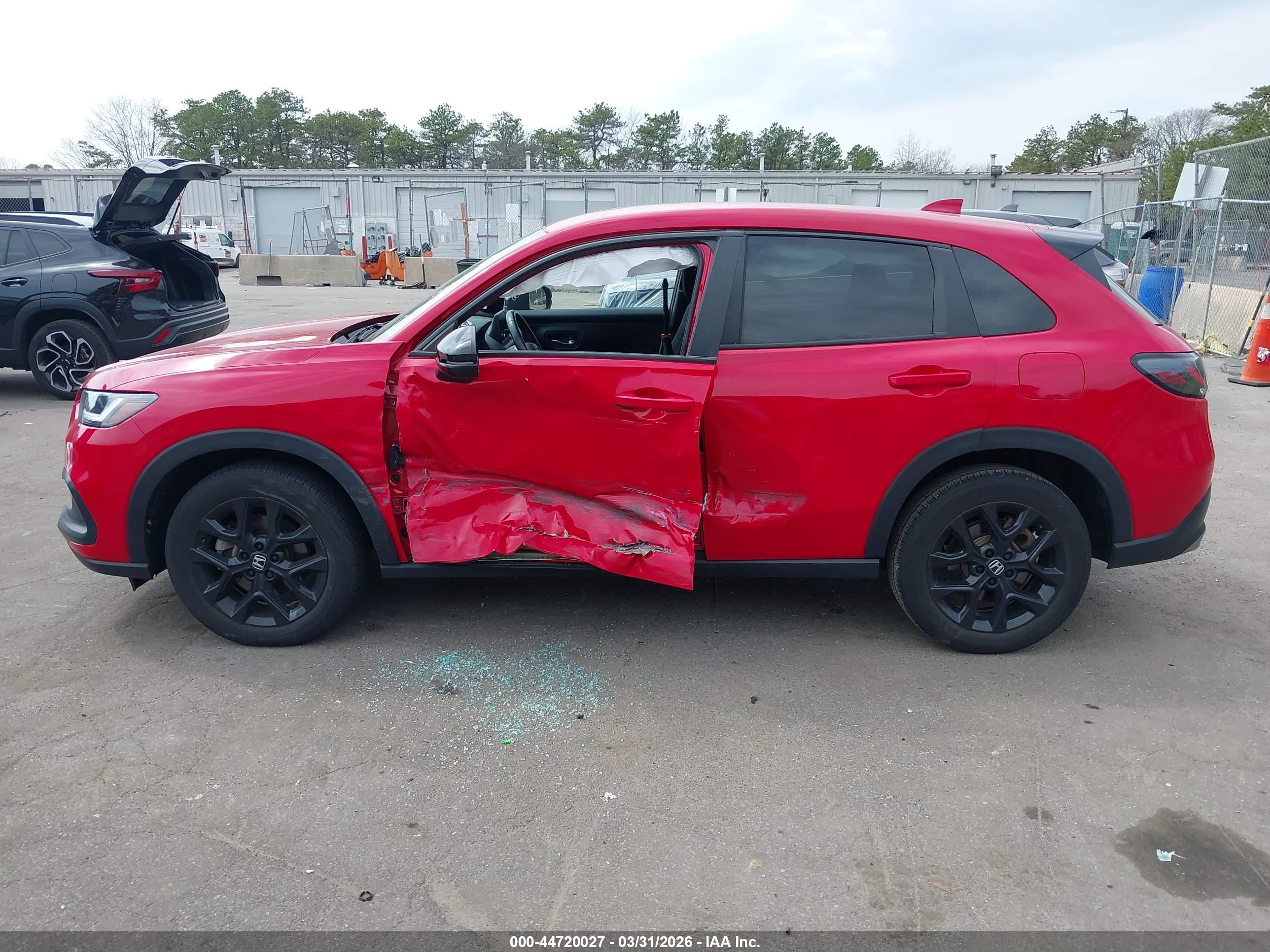 2024 Honda Hr-v Awd Sport/awd Sport W/o Bsi Red vin: 3CZRZ2H53RM742633