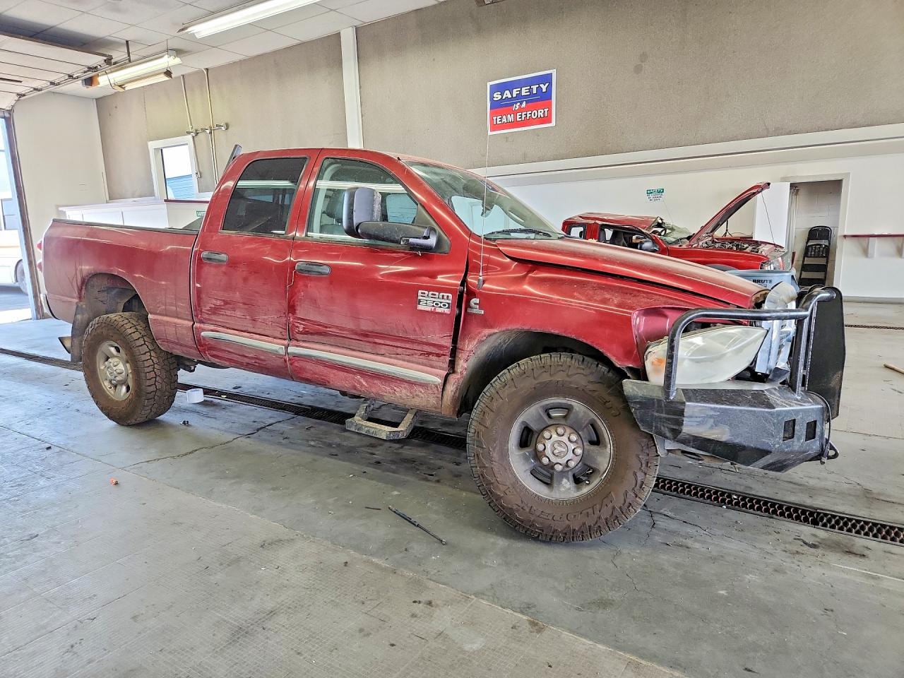 2007 Dodge Ram 2500 St Burgundy vin: 3D3KS28A87G783173