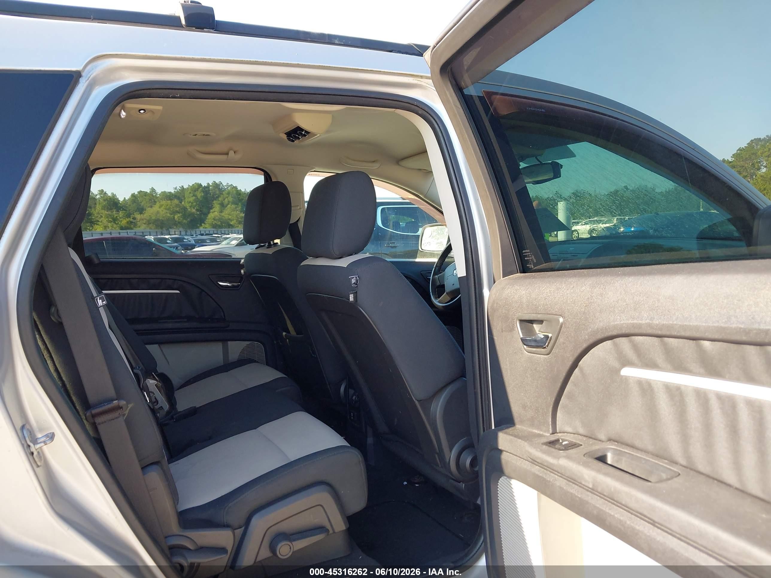 2009 Dodge Journey Sxt Silver vin: 3D4GG57V79T577975
