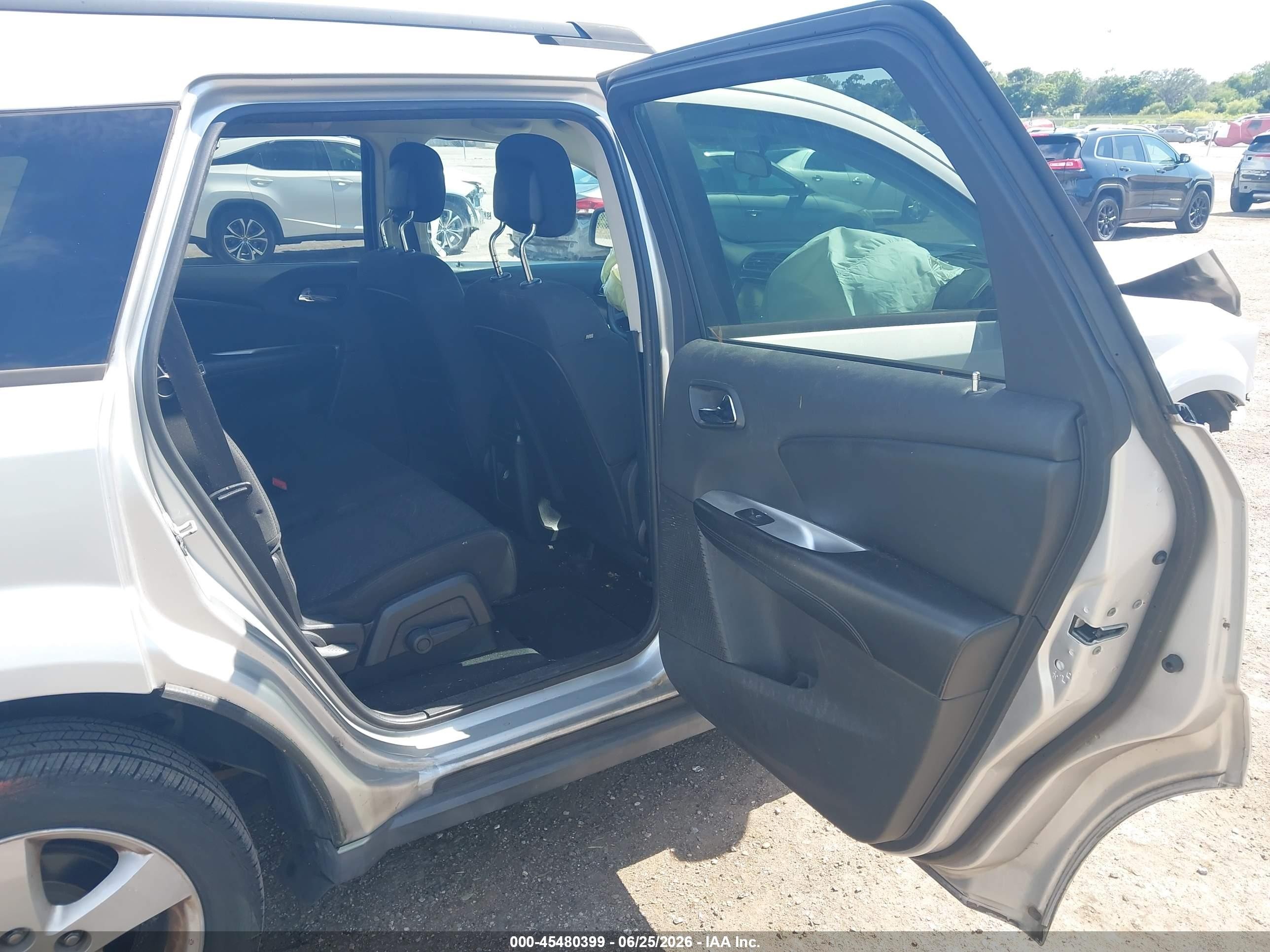 2011 Dodge Journey Mainstreet Silver vin: 3D4PG1FG2BT500352