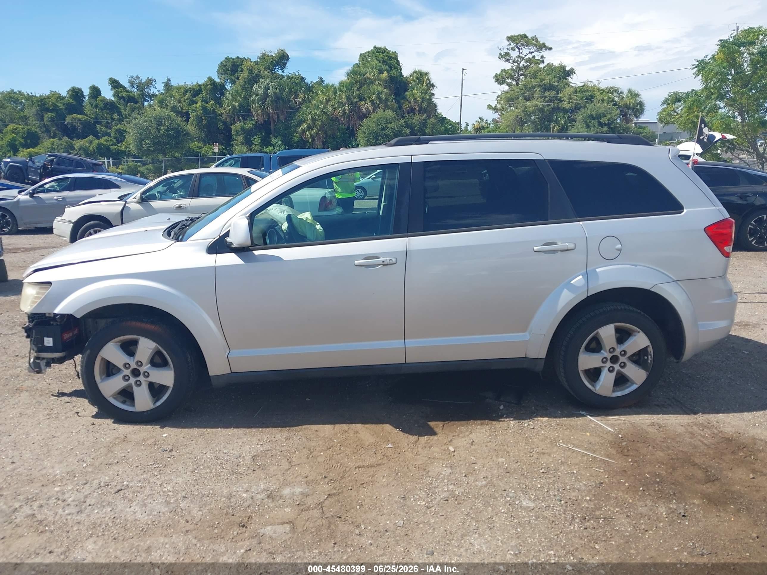 2011 Dodge Journey Mainstreet Silver vin: 3D4PG1FG2BT500352
