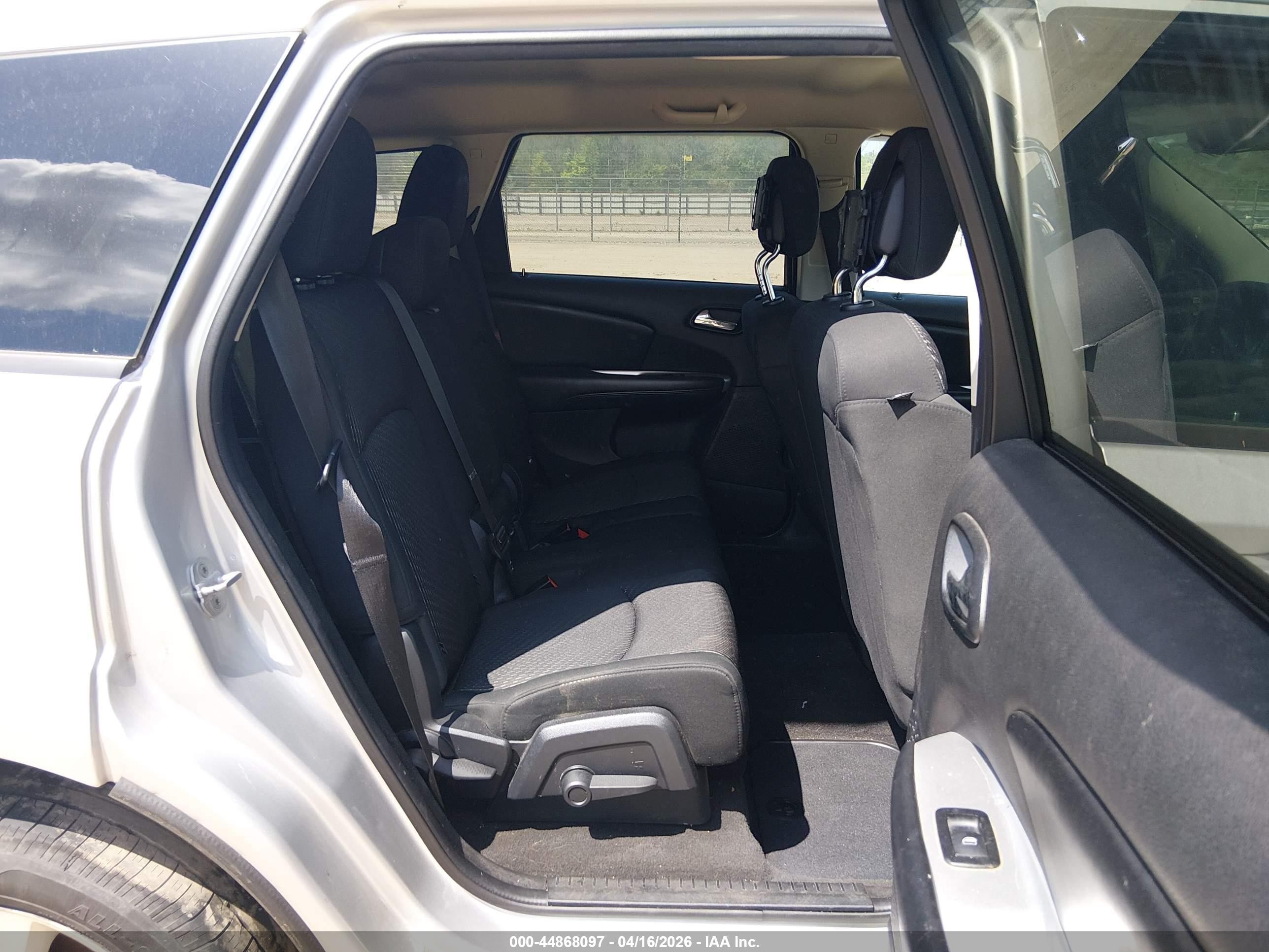 2011 Dodge Journey Mainstreet Silver vin: 3D4PG1FG8BT506186