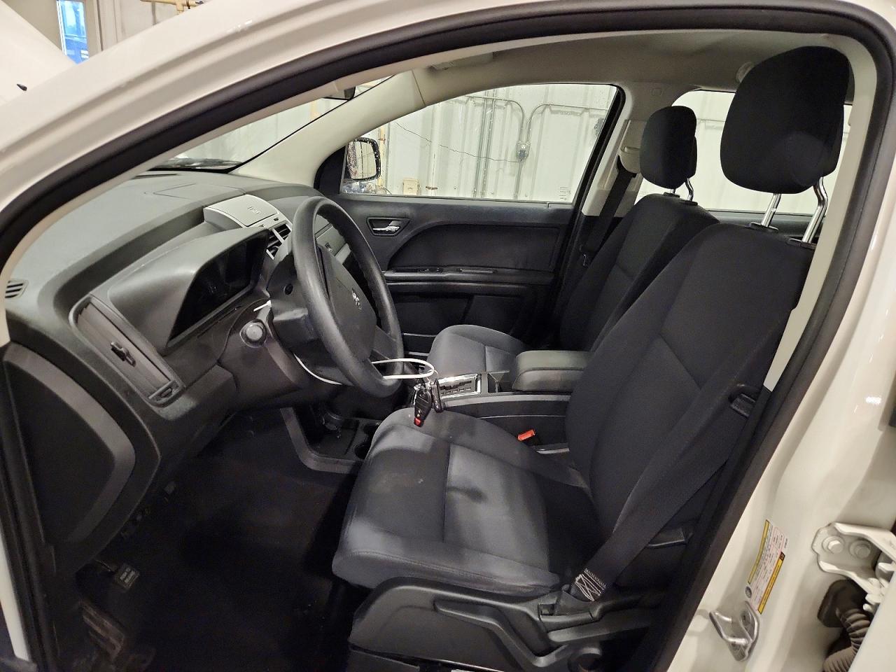 2010 Dodge Journey Se White vin: 3D4PG4FB0AT266104