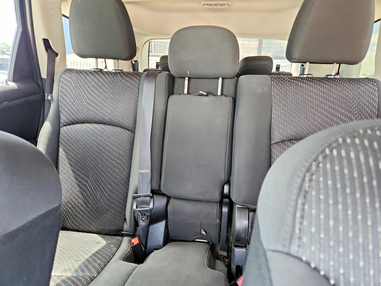 2011 Dodge Journey Mainstreet Silver vin: 3D4PH1FG2BT565442