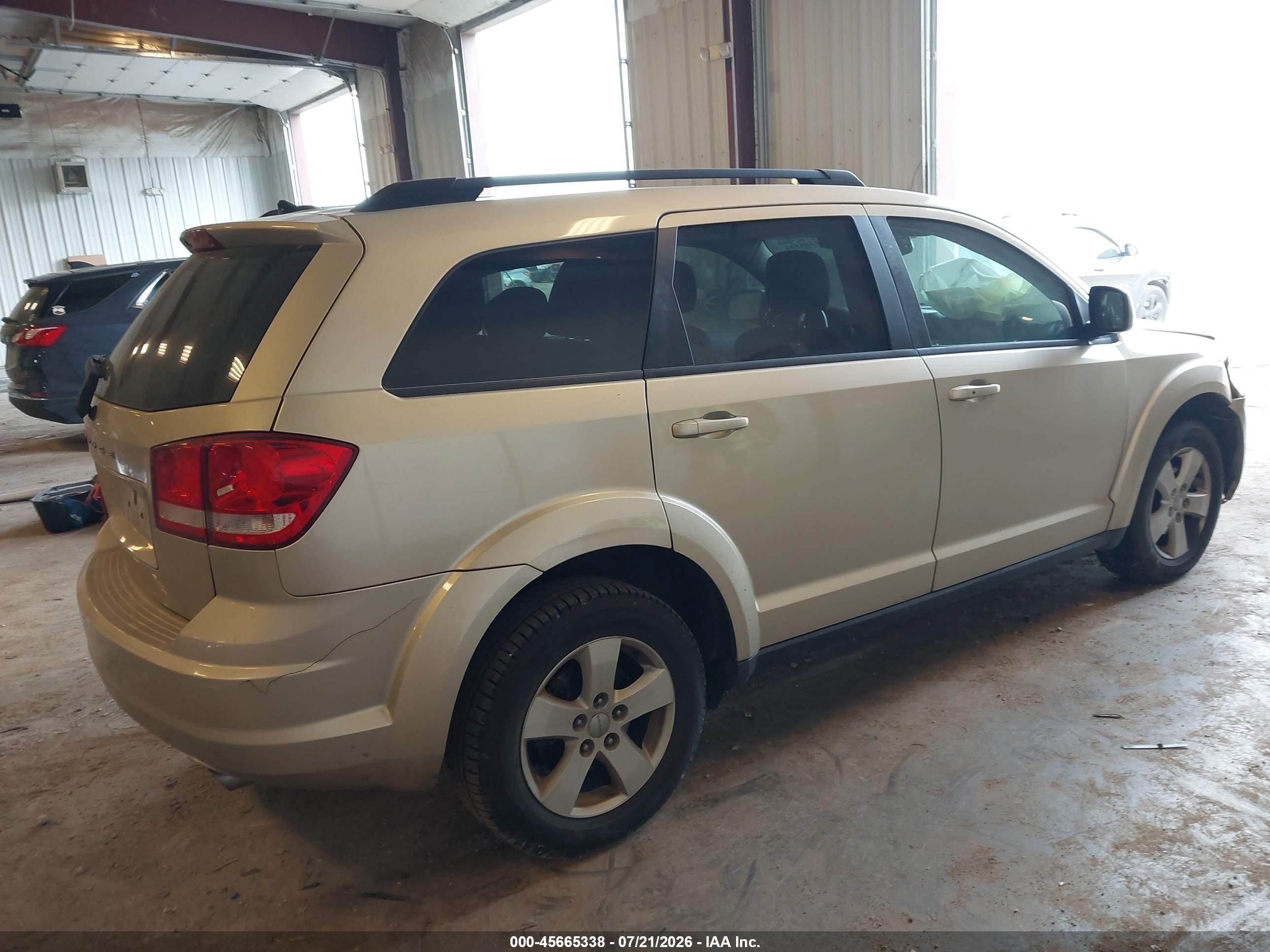 2011 Dodge Journey Mainstreet Золотой vin: 3D4PH1FG4BT518932