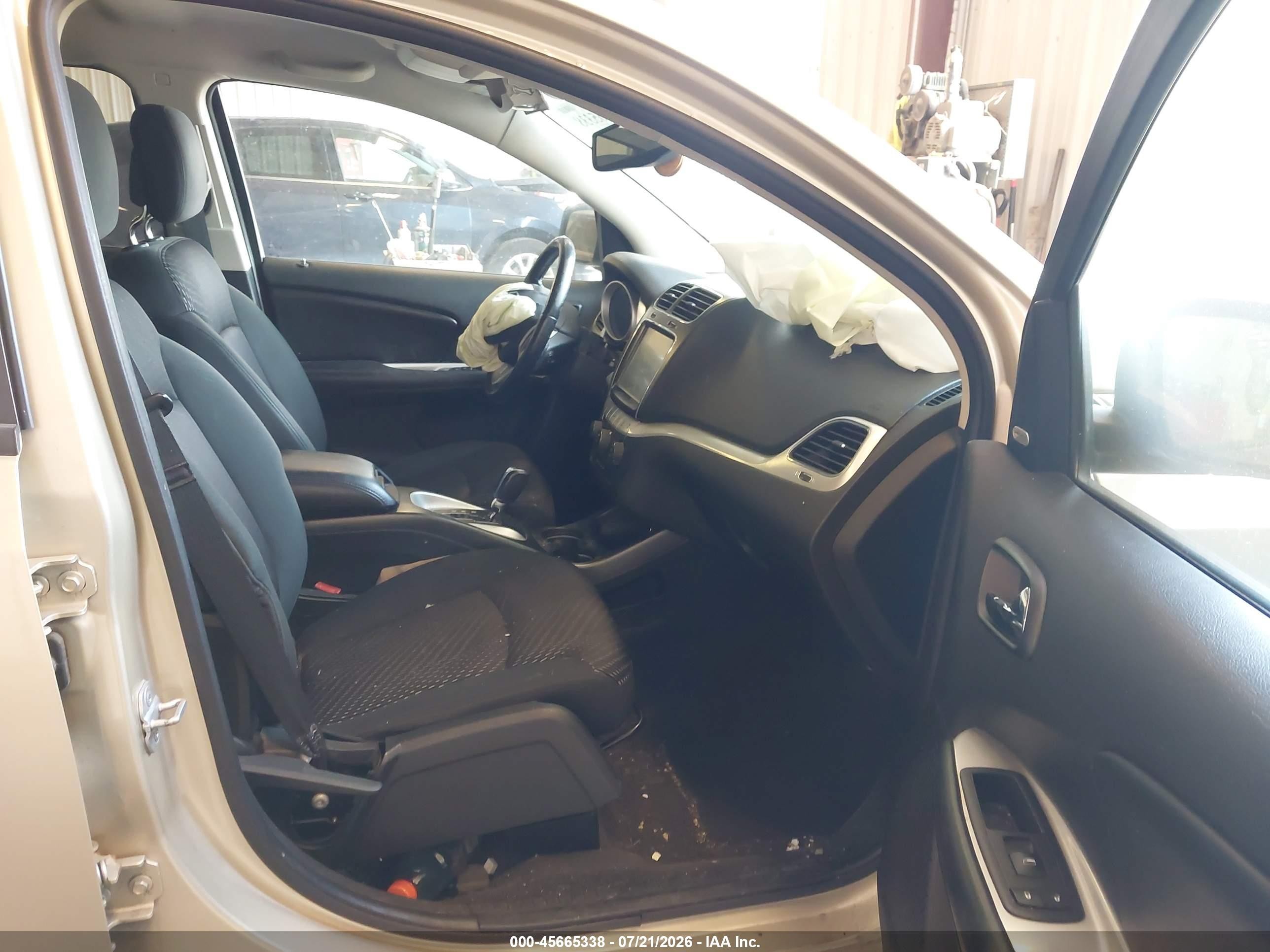 2011 Dodge Journey Mainstreet Золотой vin: 3D4PH1FG4BT518932