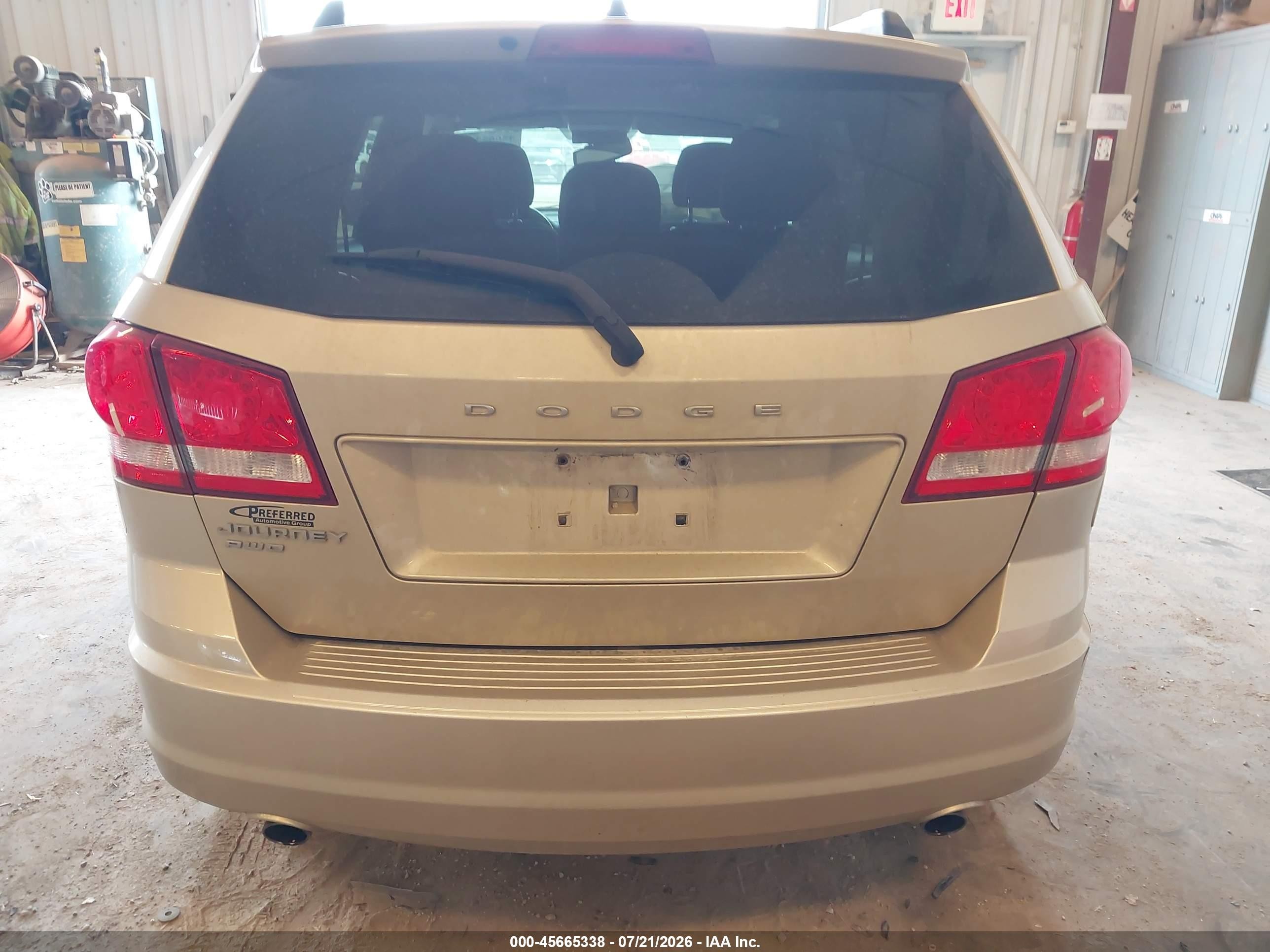 2011 Dodge Journey Mainstreet Золотой vin: 3D4PH1FG4BT518932
