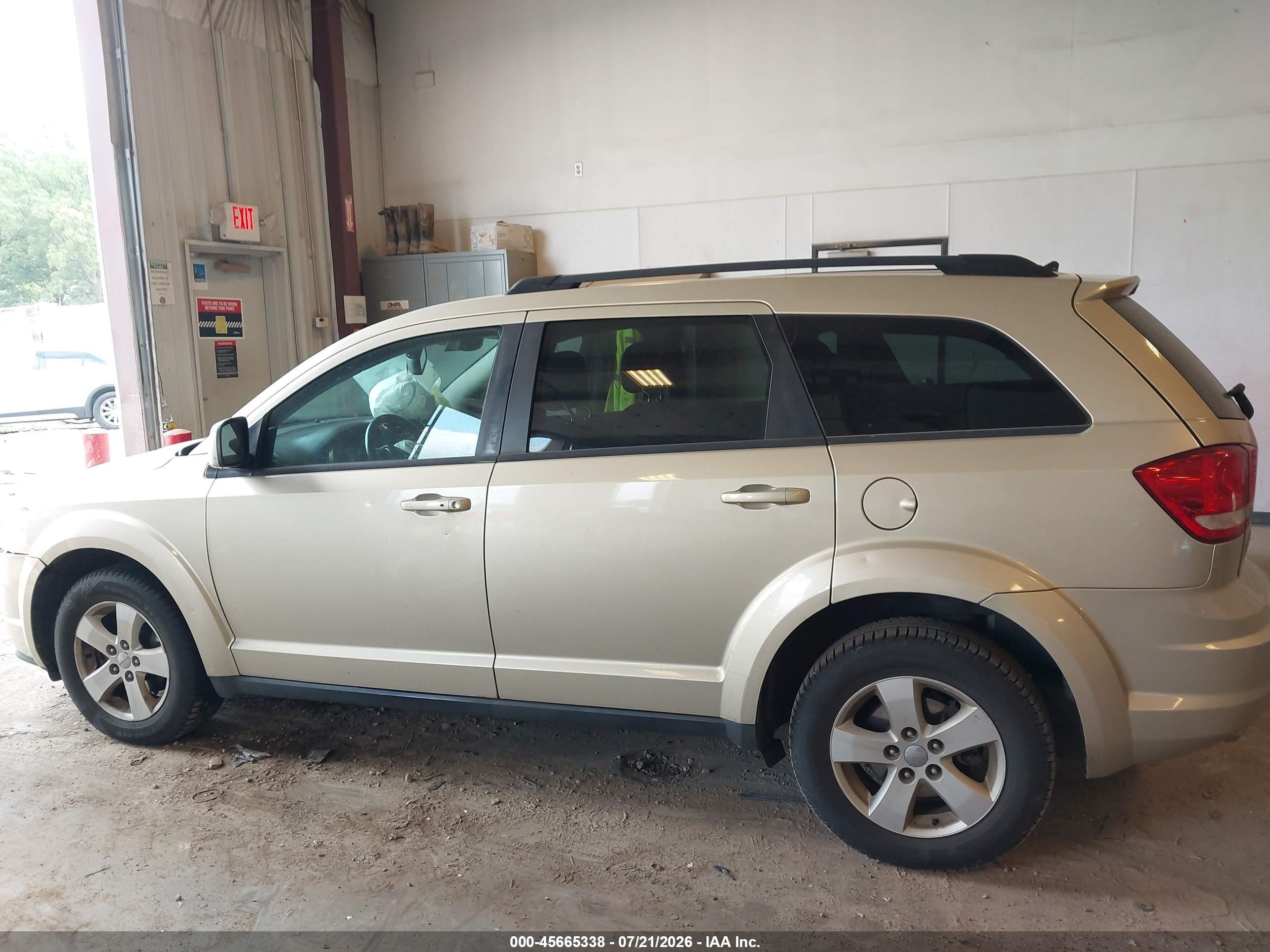 2011 Dodge Journey Mainstreet Золотой vin: 3D4PH1FG4BT518932