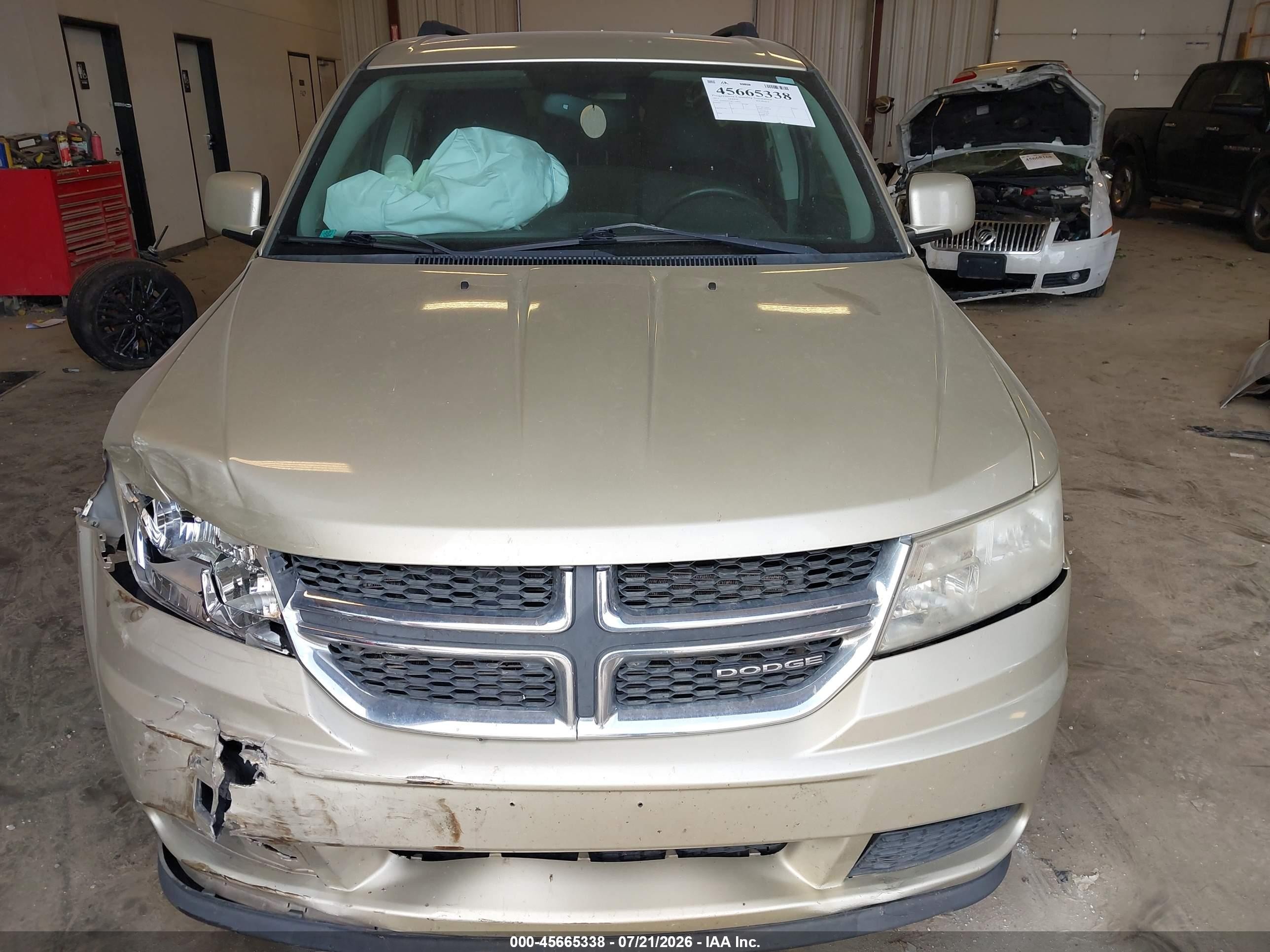 2011 Dodge Journey Mainstreet Золотой vin: 3D4PH1FG4BT518932