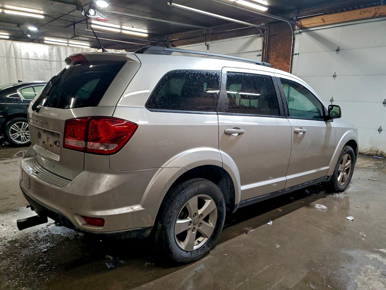 2011 Dodge Journey Mainstreet Silver vin: 3D4PH1FG8BT557121