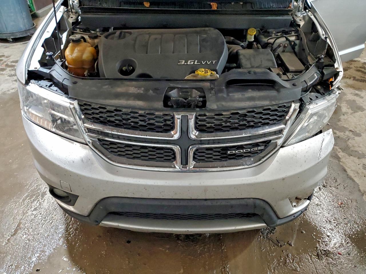 2011 Dodge Journey Mainstreet Silver vin: 3D4PH1FG8BT557121