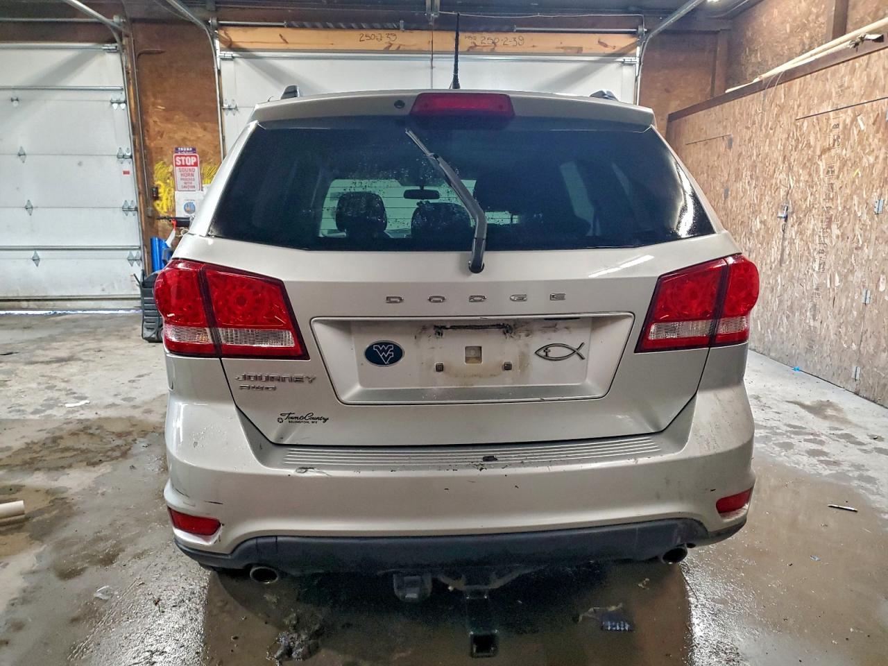2011 Dodge Journey Mainstreet Silver vin: 3D4PH1FG8BT557121