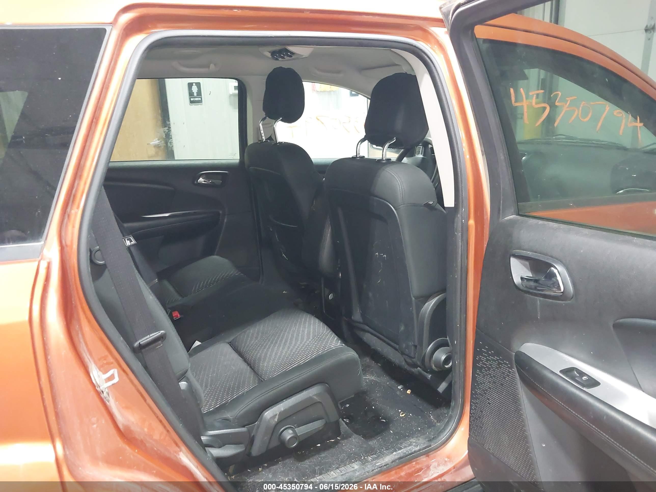 2011 Dodge Journey Mainstreet Orange vin: 3D4PH1FGOBT558327