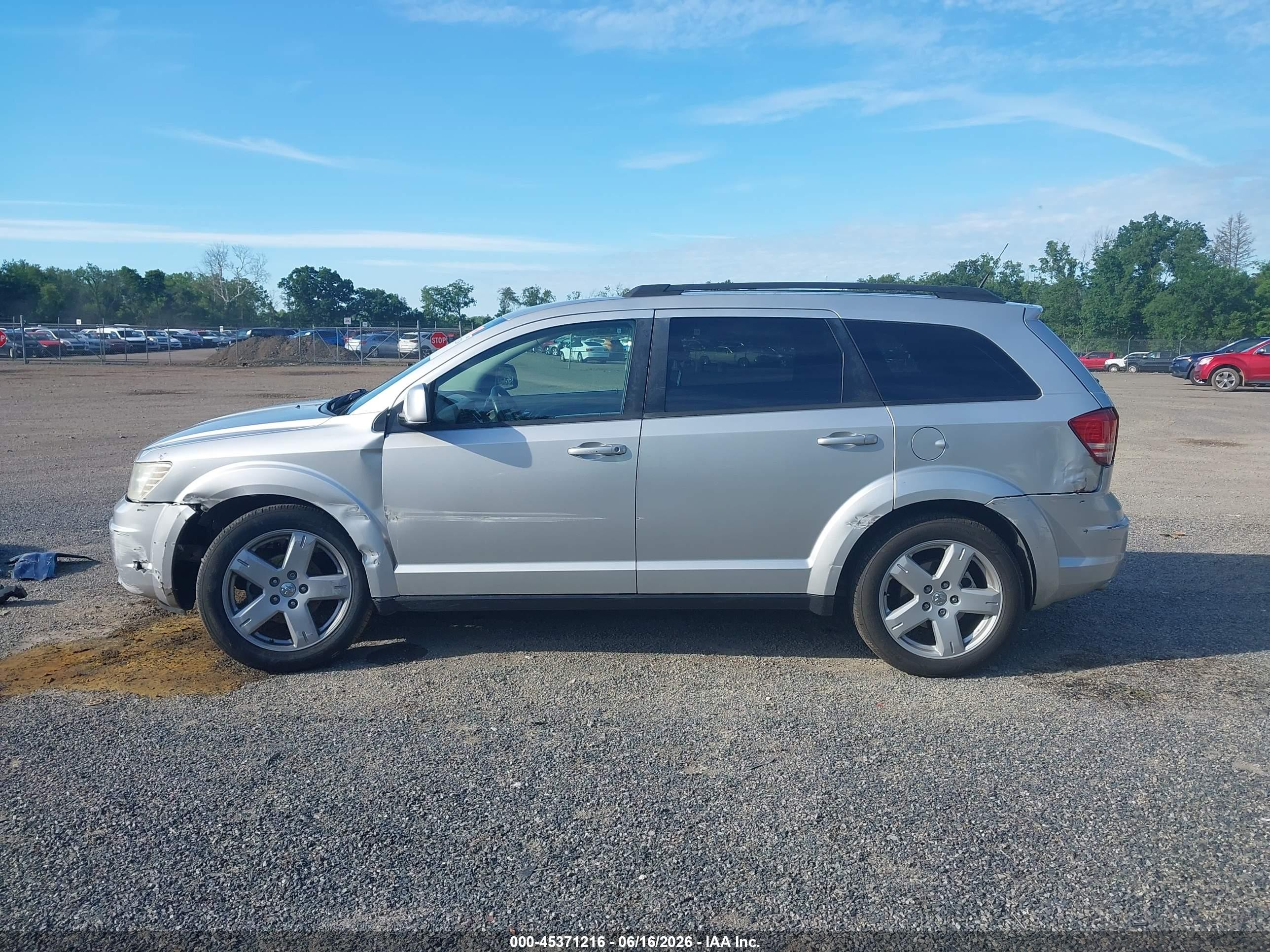 2010 Dodge Journey Sxt Silver vin: 3D4PH5FV1AT148334