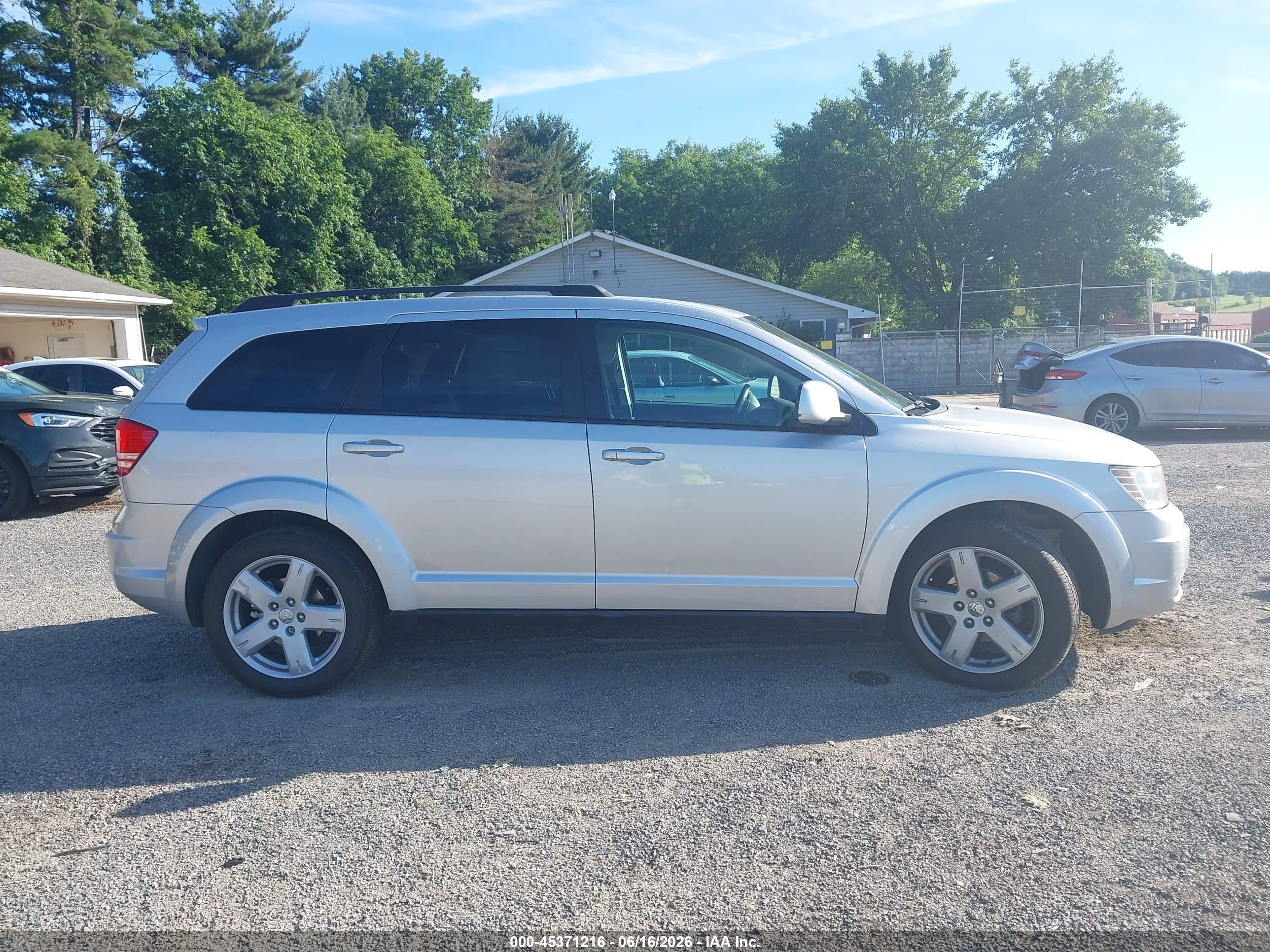 2010 Dodge Journey Sxt Silver vin: 3D4PH5FV1AT148334