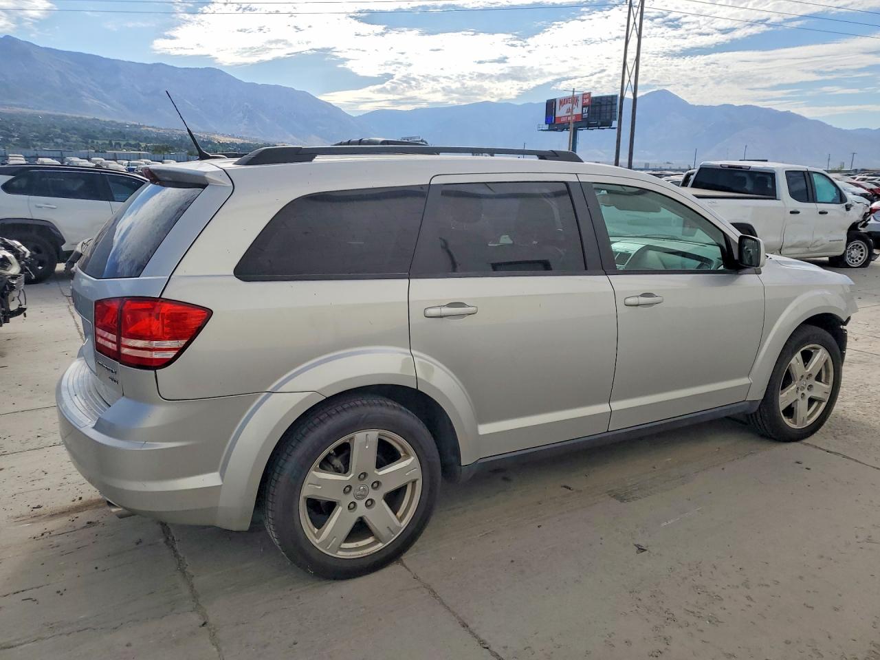 2010 Dodge Journey Sxt Silver vin: 3D4PH5FV9AT249122