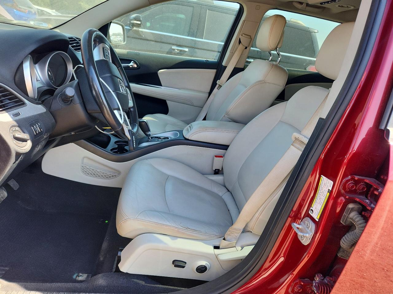 2011 Dodge Journey Lux Burgundy vin: 3D4PH9FG2BT513677