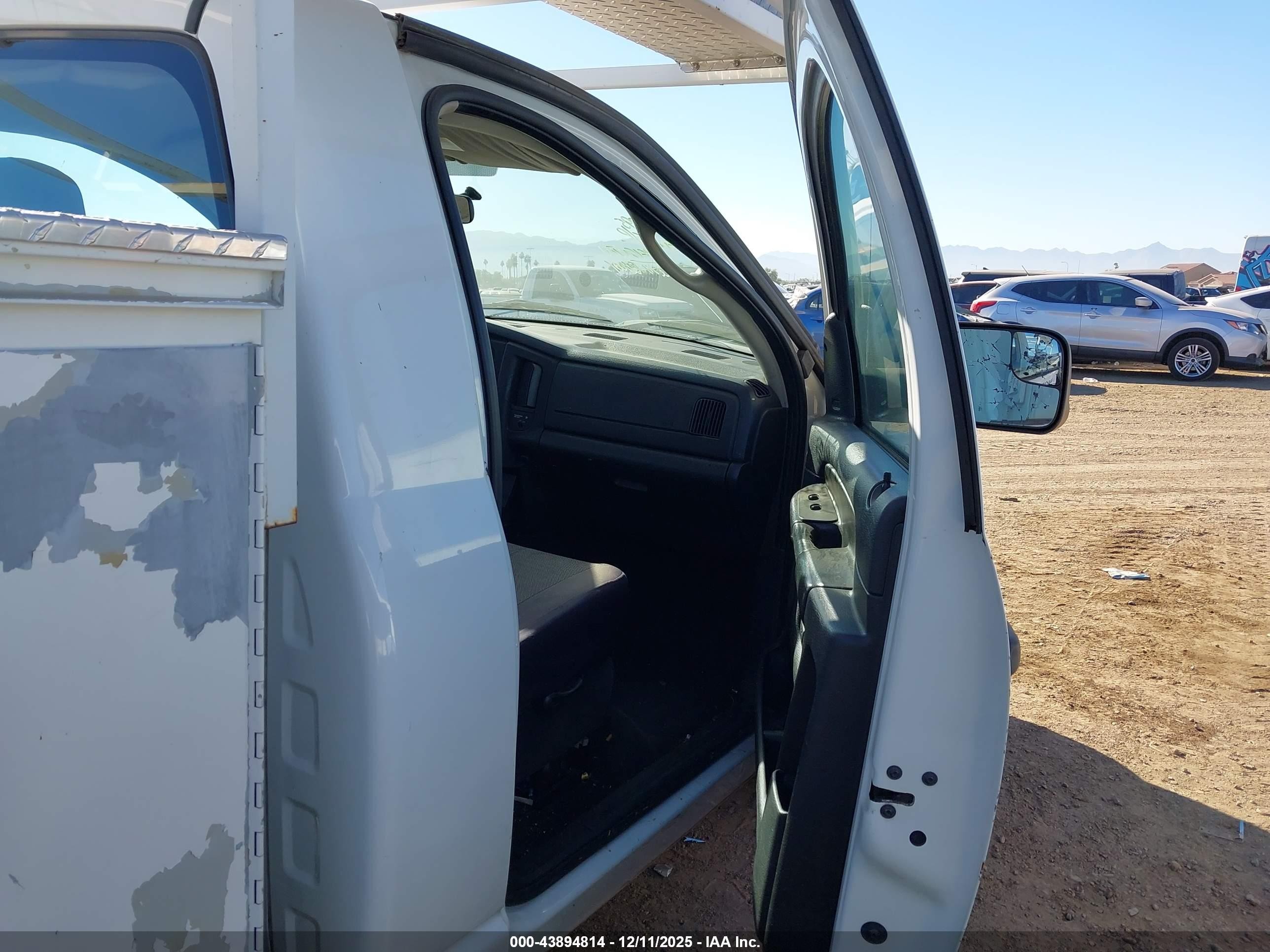 2005 Dodge Ram 2500 St/slt White vin: 3D6WR26C15G856921