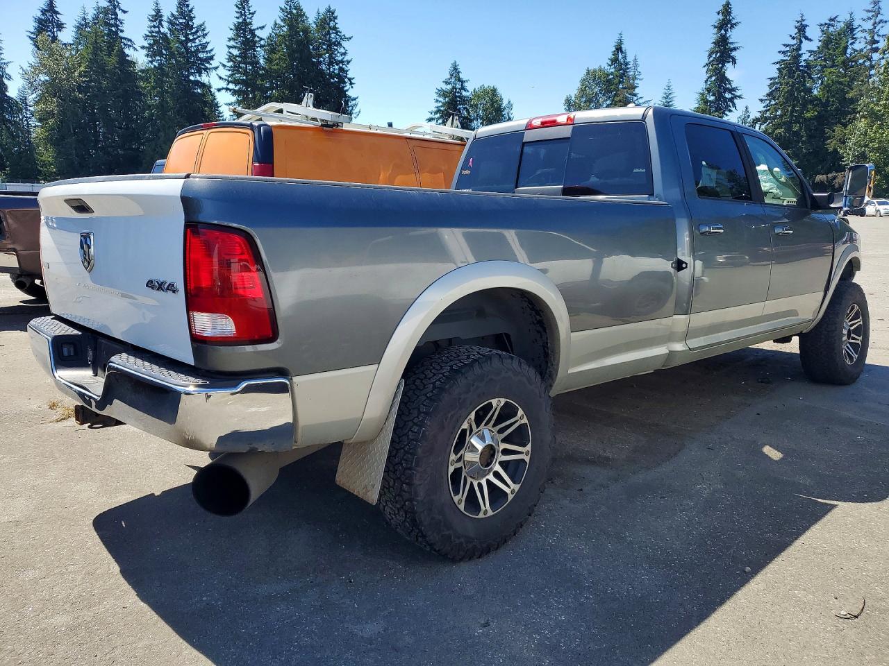 2011 Dodge Ram 3500 Two Tone vin: 3D73Y3CL1BG607400