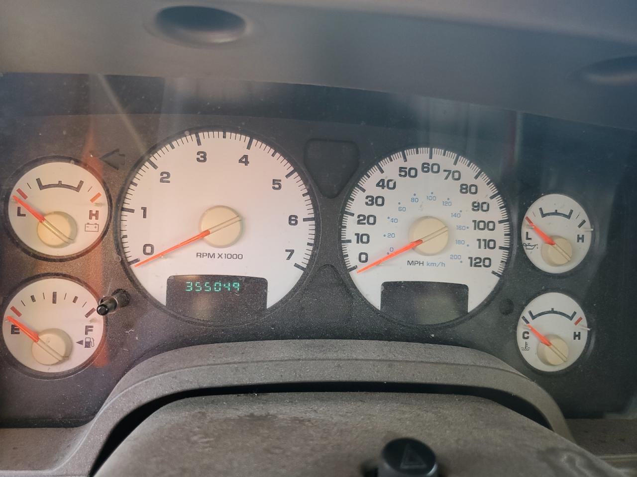 2002 Dodge Ram 1500 White vin: 3D7HA18N32G158097