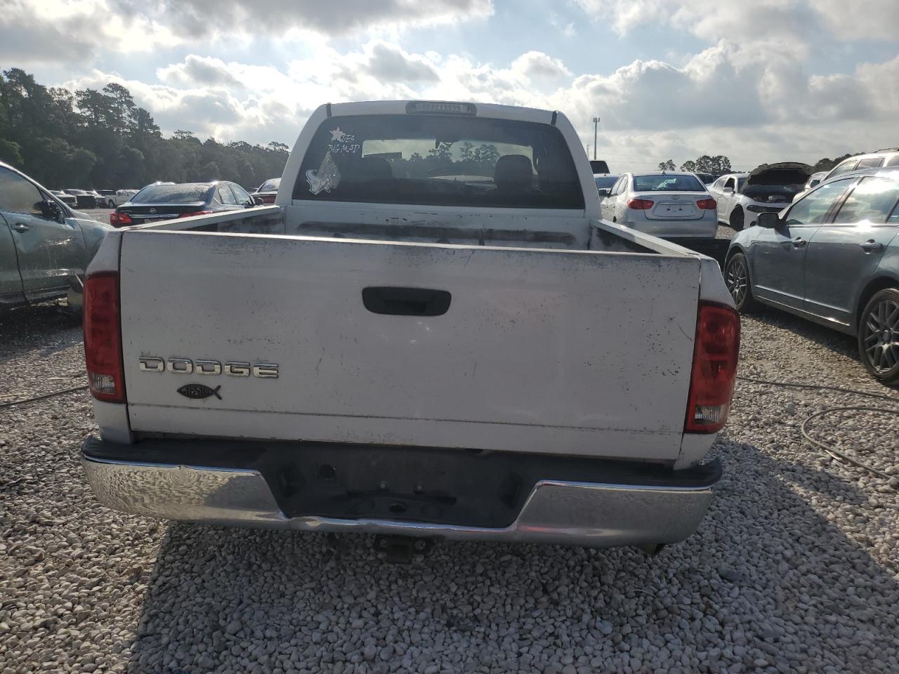 2002 Dodge Ram 1500 White vin: 3D7HA18N32G158097