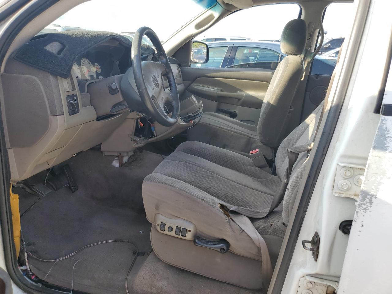 2002 Dodge Ram 1500 White vin: 3D7HA18N32G158097