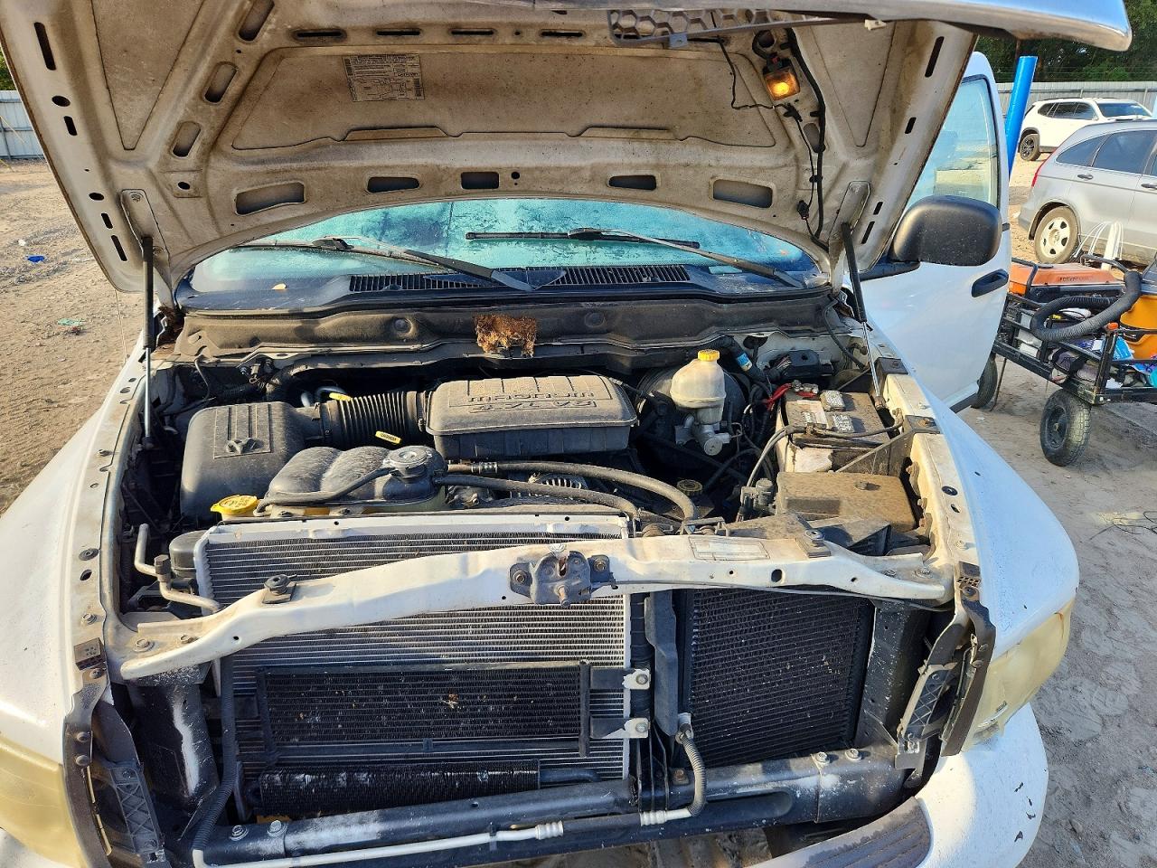 2002 Dodge Ram 1500 White vin: 3D7HA18N42G130275