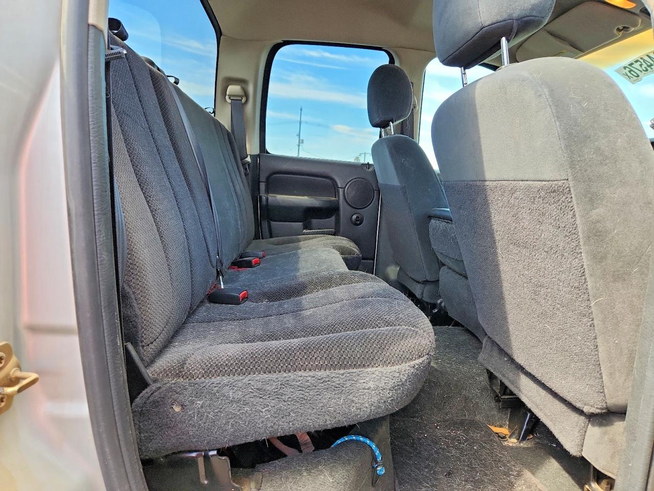 2002 Dodge Ram 1500 Silver vin: 3D7HA18Z32G185738