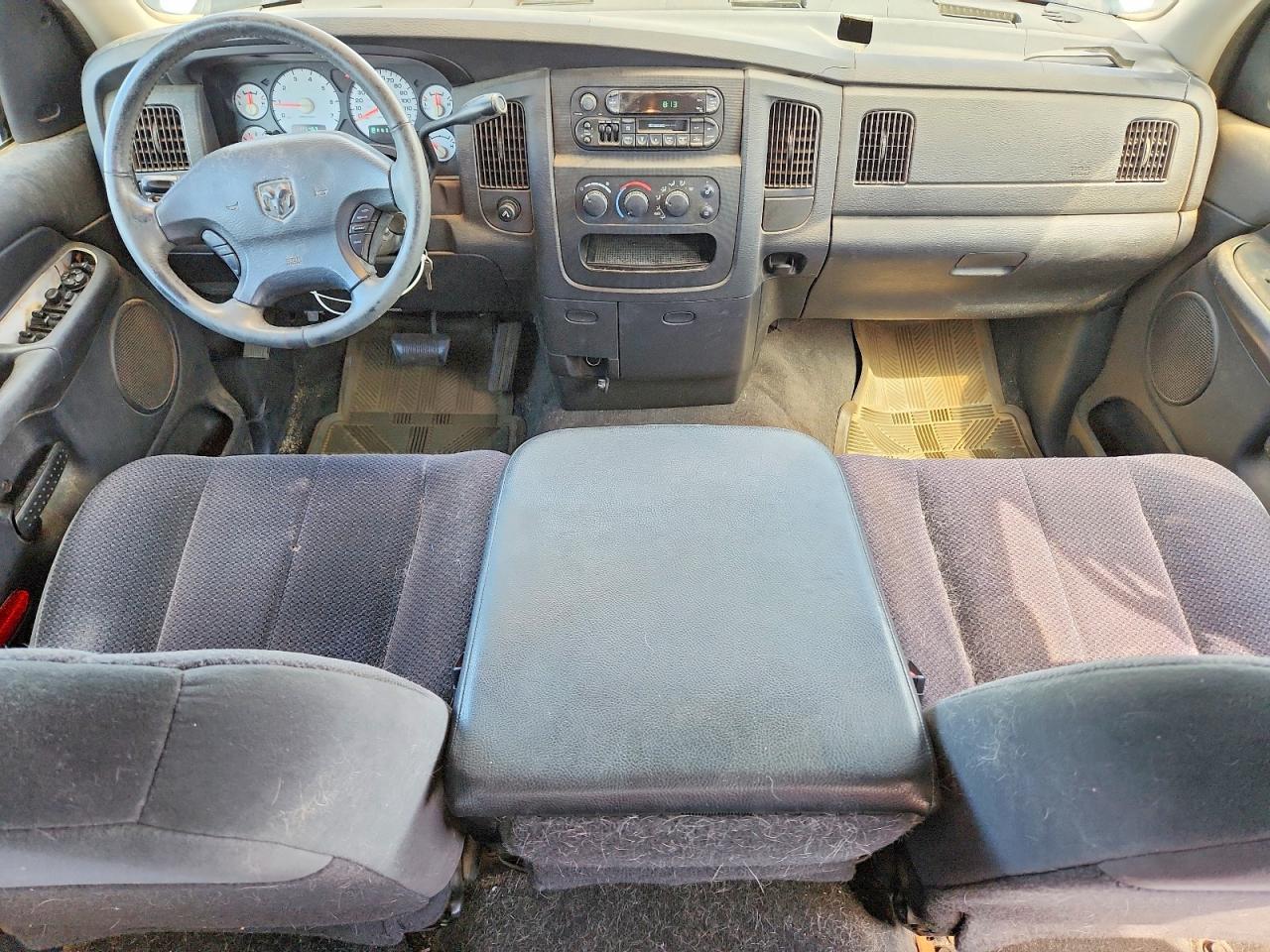 2002 Dodge Ram 1500 Silver vin: 3D7HA18Z32G185738
