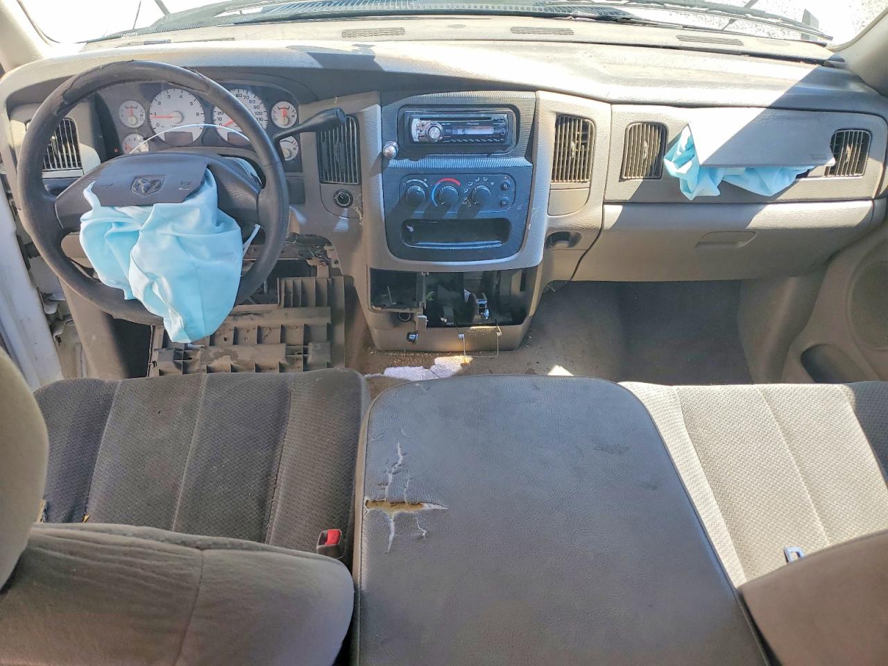 2002 Dodge Ram 1500 White vin: 3D7HA18Z42G210596