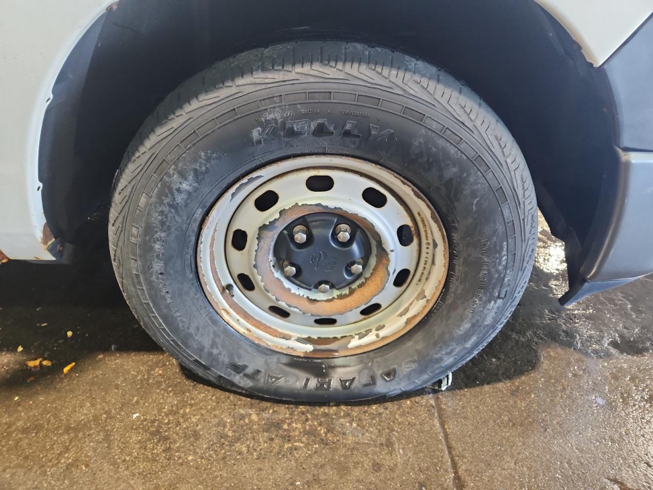 2011 Dodge Ram 1500 White vin: 3D7JB1EK4BG546853 Damage: Left Front Tire, Worn, Replacement Required