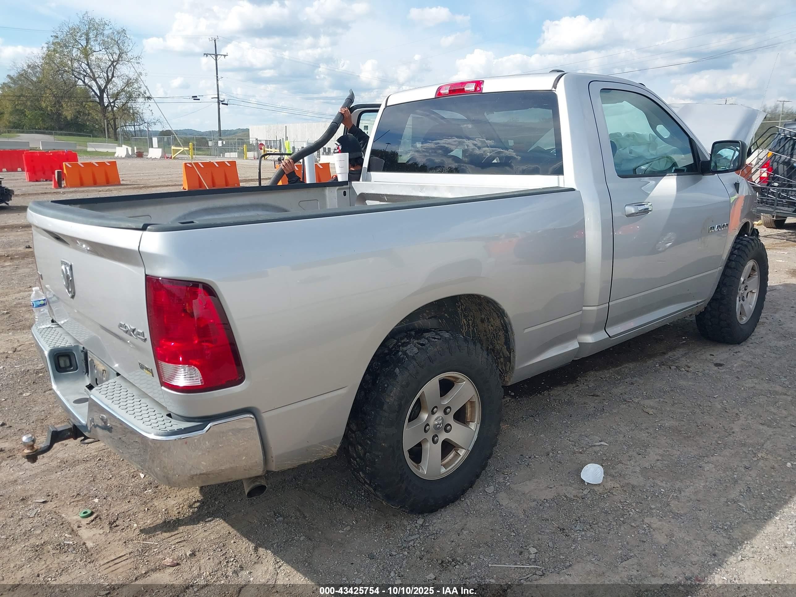2010 Dodge Ram 1500 Slt/sport/trx Silver vin: 3D7JV1EP9AG107973