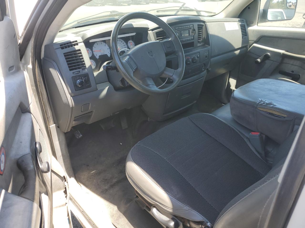 2008 Dodge Ram 2500 St Белый vin: 3D7KR26D18G183653 Damage: Console Cover, Torn, 9 To 10 Inches