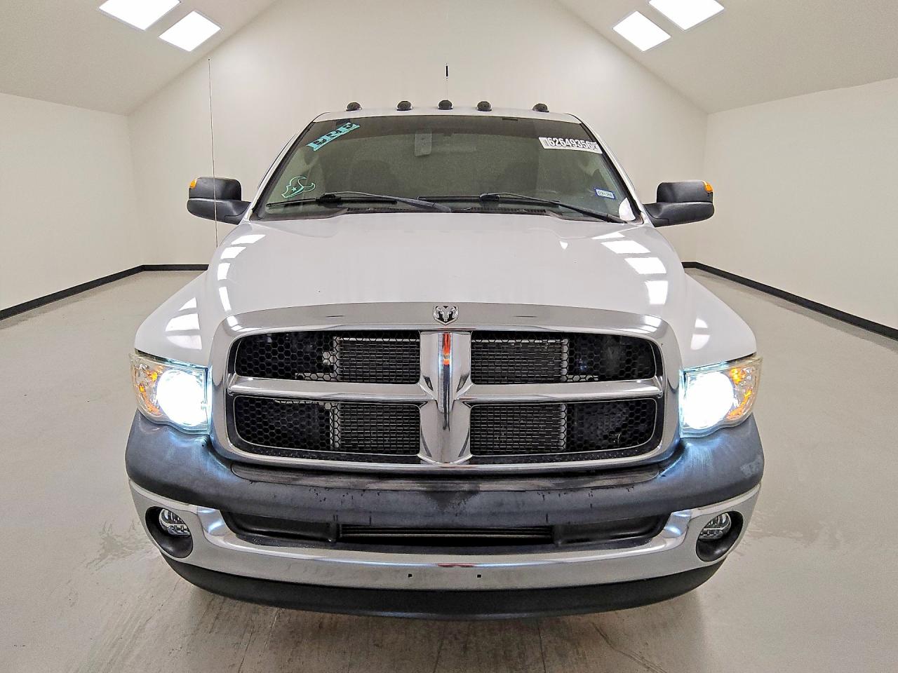 2005 Dodge Ram 2500 St White vin: 3D7KR28C05G812903