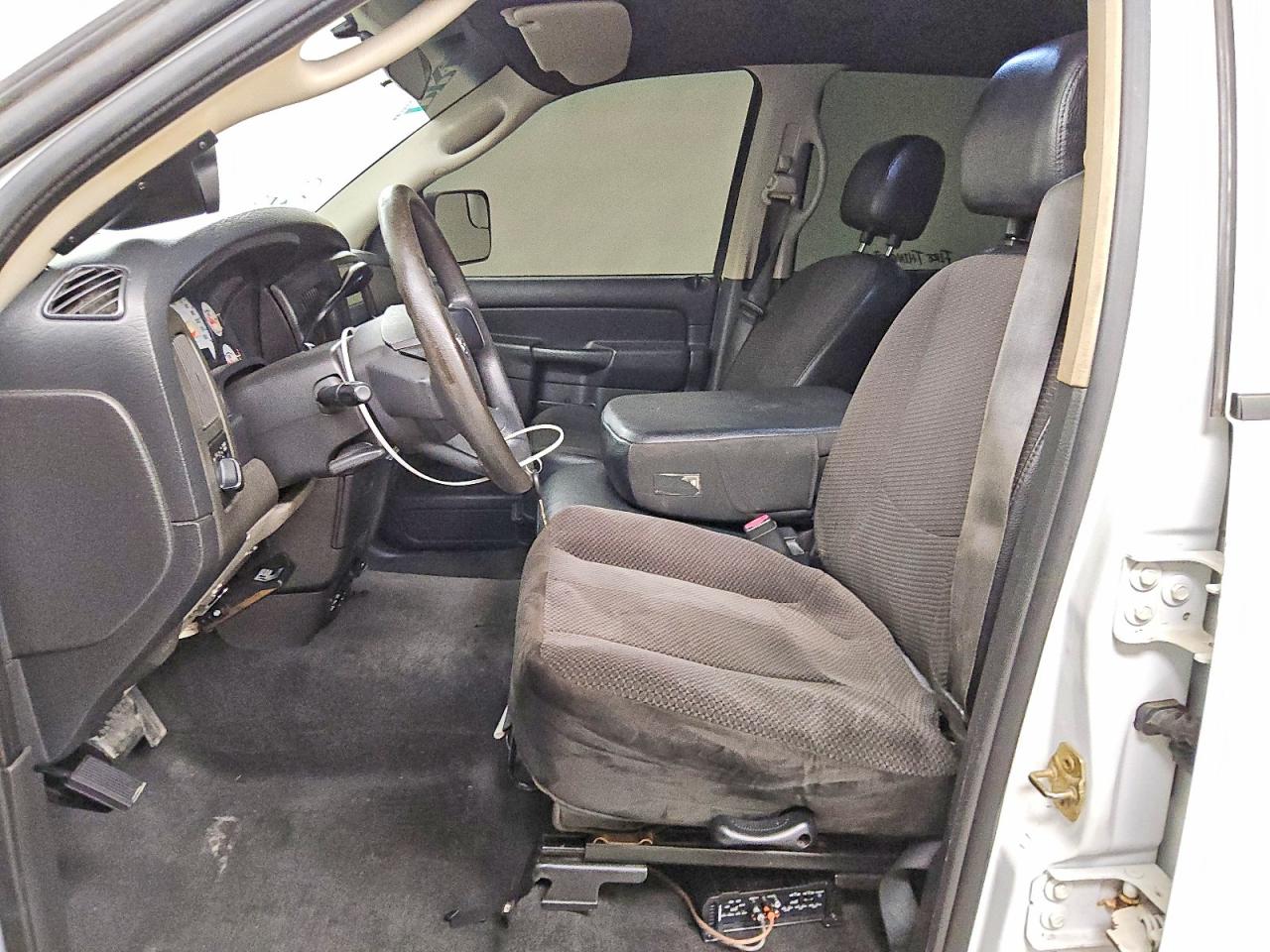 2005 Dodge Ram 2500 St White vin: 3D7KR28C05G812903