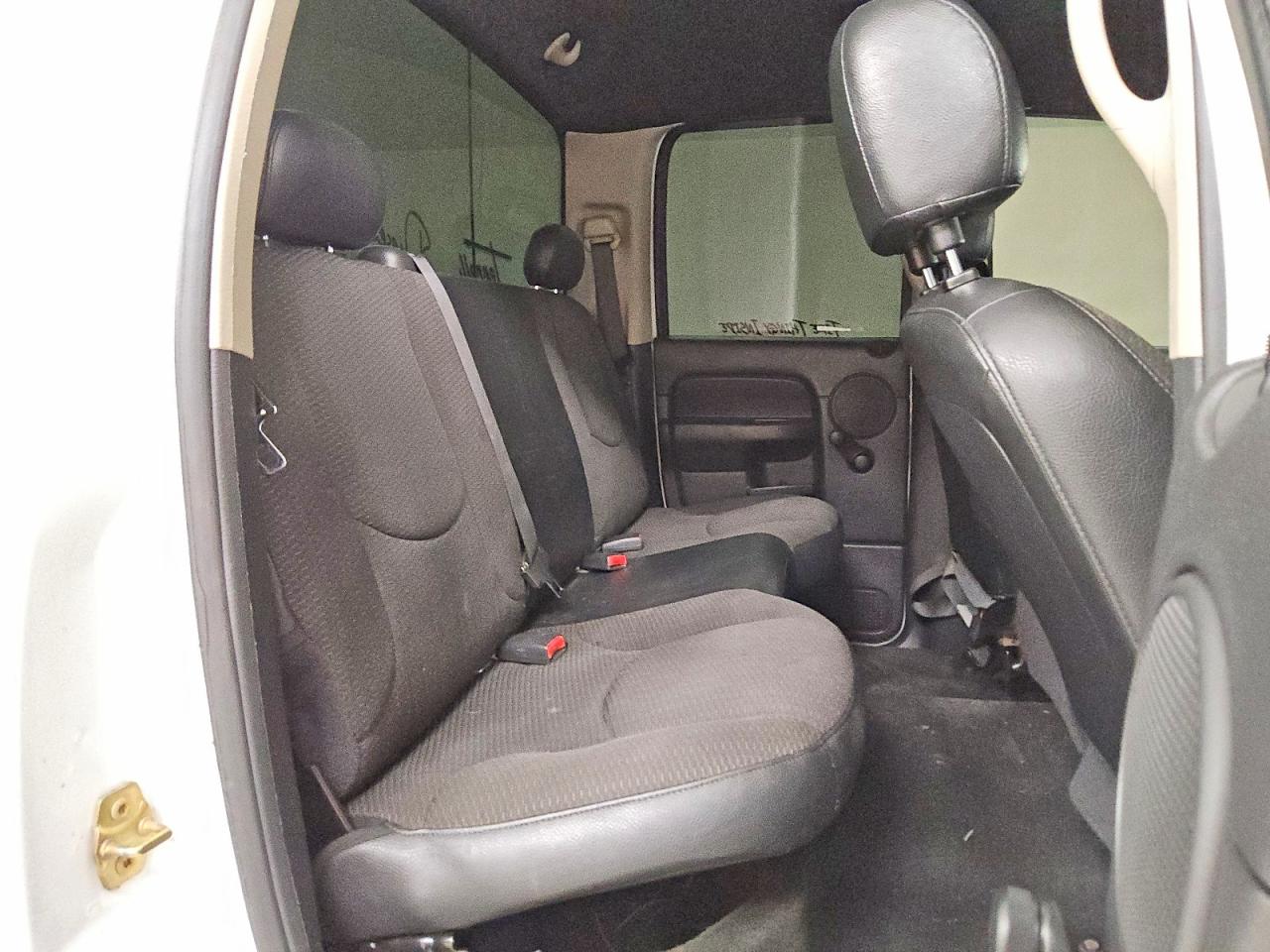 2005 Dodge Ram 2500 St White vin: 3D7KR28C05G812903