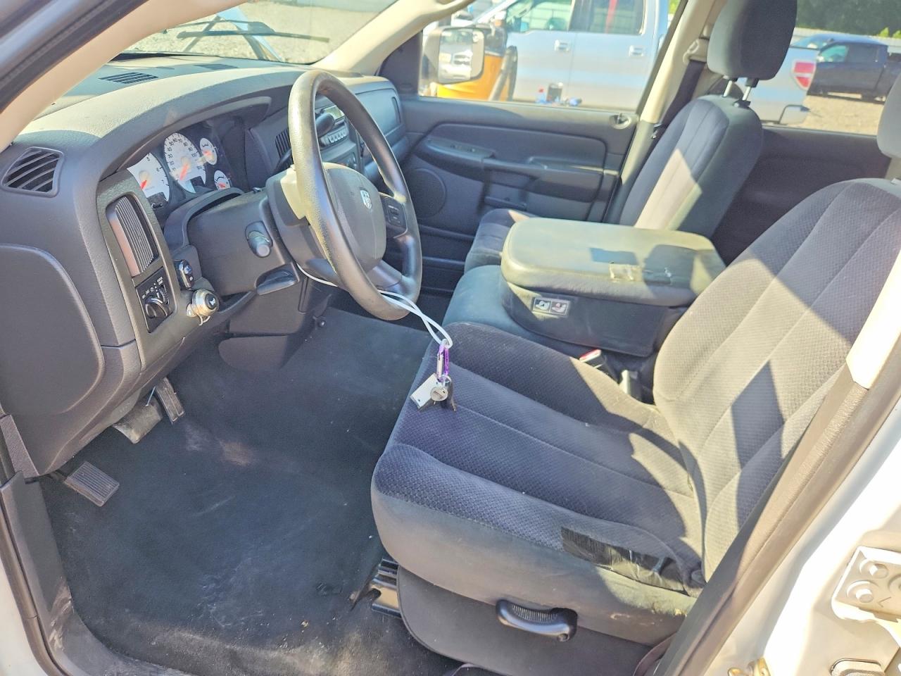 2005 Dodge Ram 2500 St White vin: 3D7KR28D55G714040