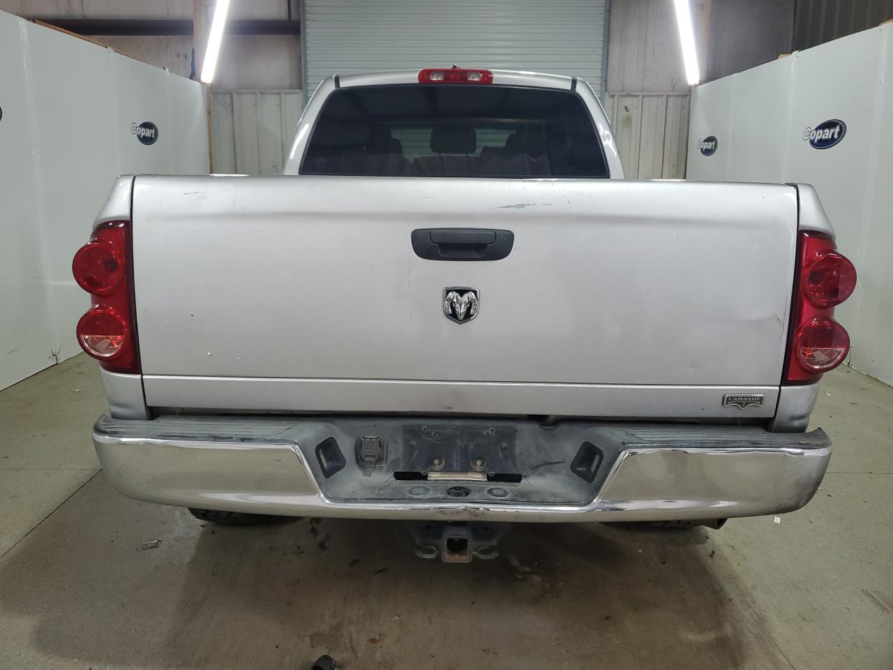 2008 Dodge Ram 2500 Silver vin: 3D7KR29A48G186029 Damage: Tailgate, Dent(S) W/ Paint Dmg, 6 To 7 Inches