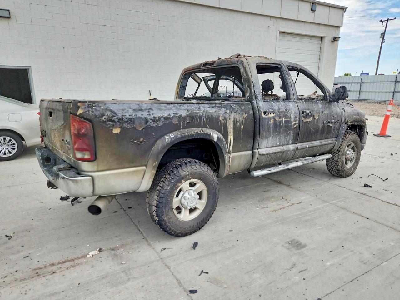 2004 Dodge Ram 2500 St Burn vin: 3D7KU28C54G196273